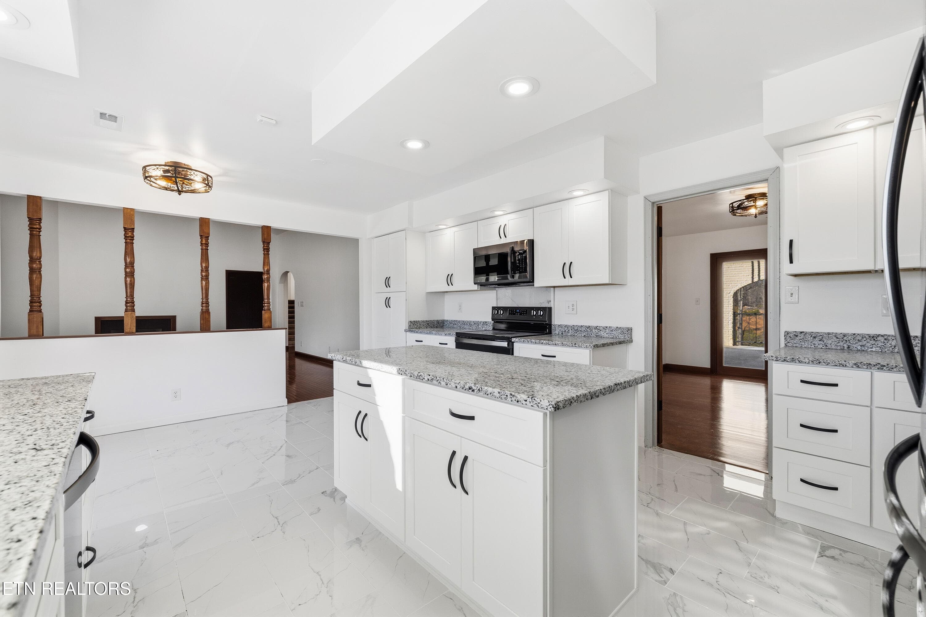 KITCHEN - 8002 Jackson Bend Rd, Lenoir City, TN 37772