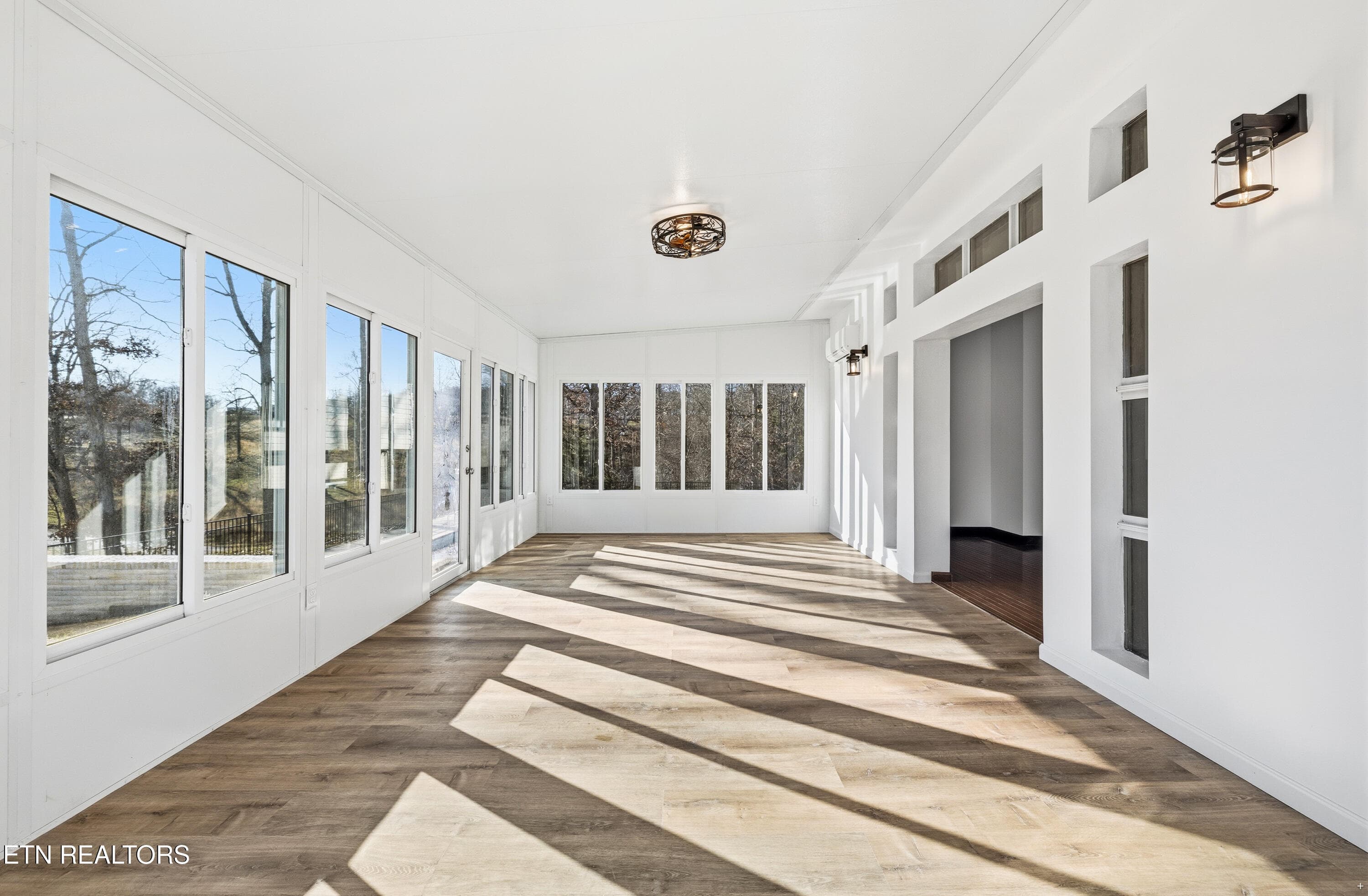 SUNROOM - 8002 Jackson Bend Rd, Lenoir City, TN 37772