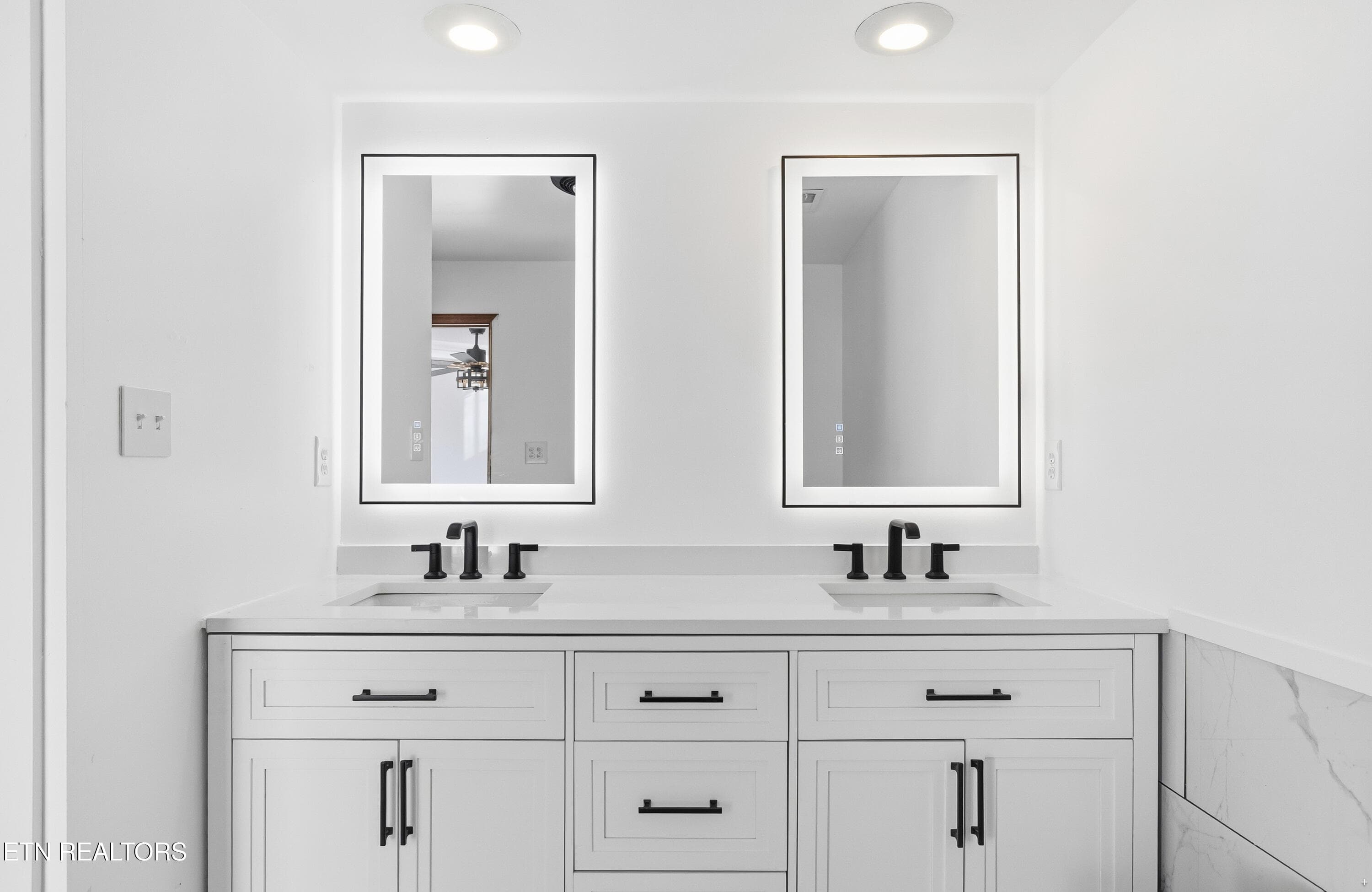MASTER BATHROOM - 8002 Jackson Bend Rd, Lenoir City, TN 37772