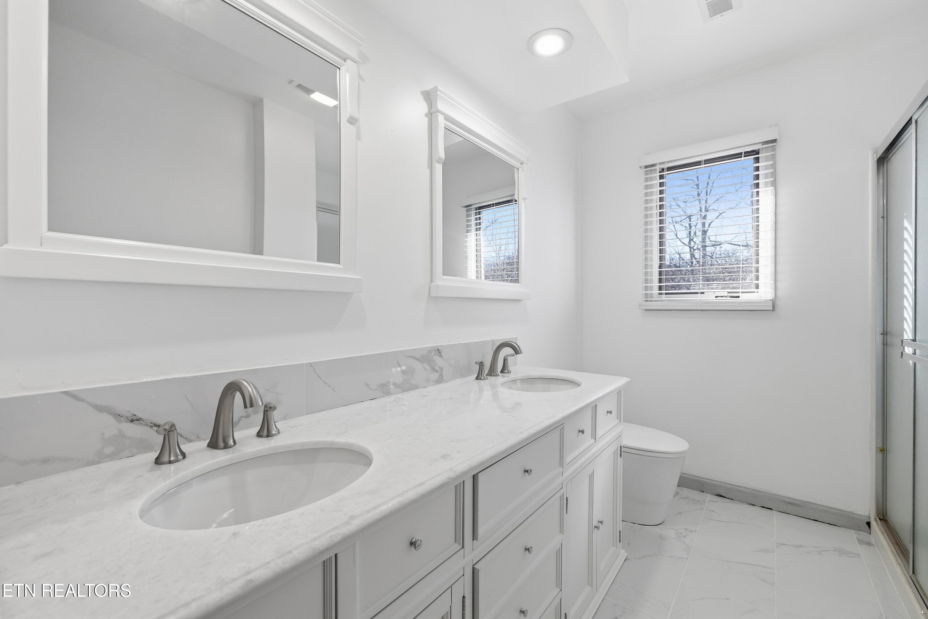 HALLWAY BATHROOM - 8002 Jackson Bend Rd, Lenoir City, TN 37772