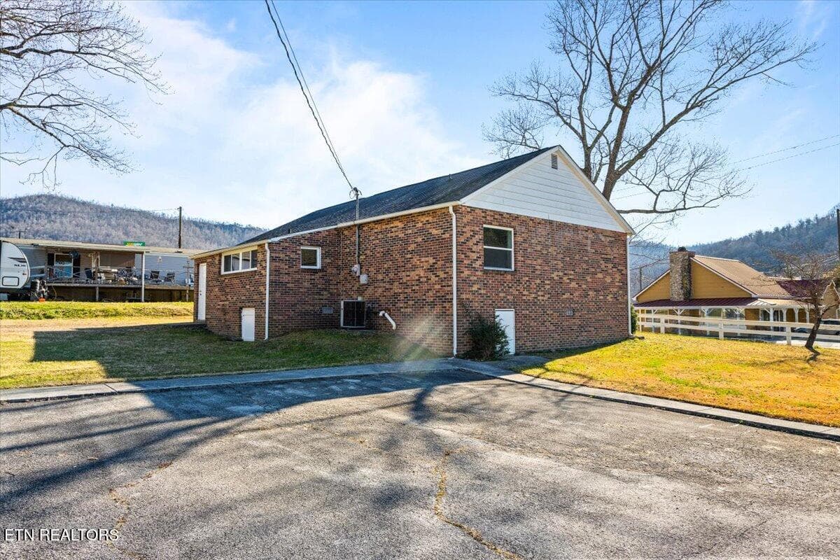 35-5th St - 1171 5Th St, Jellico, TN 37762