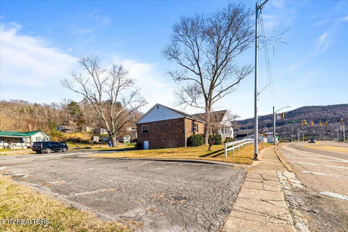 31-5th St - 1171 5Th St, Jellico, TN 37762