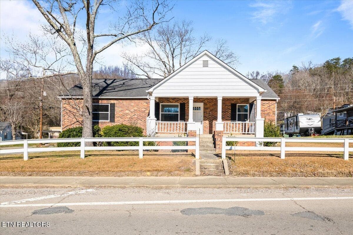 1171 5Th St, Jellico, TN 37762
