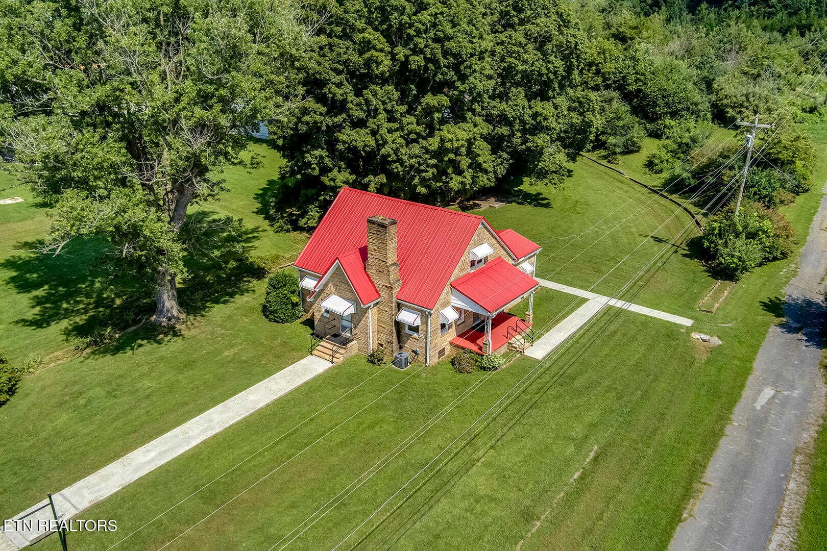 04_CourtStreet_522_FrontRightElevated - 522 Court St, Wartburg, TN 37887, Wartburg