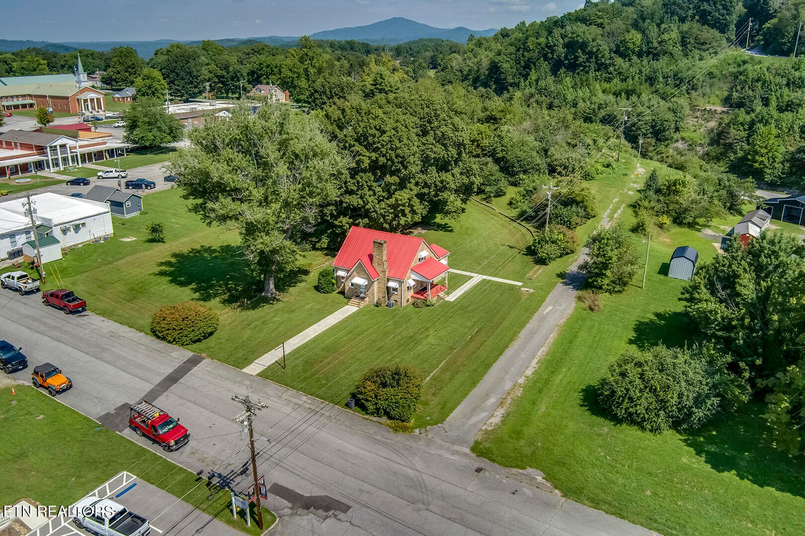 55_CourtStreet_522_FrontRightWideElevate - 522 Court St, Wartburg, TN 37887, Wartburg