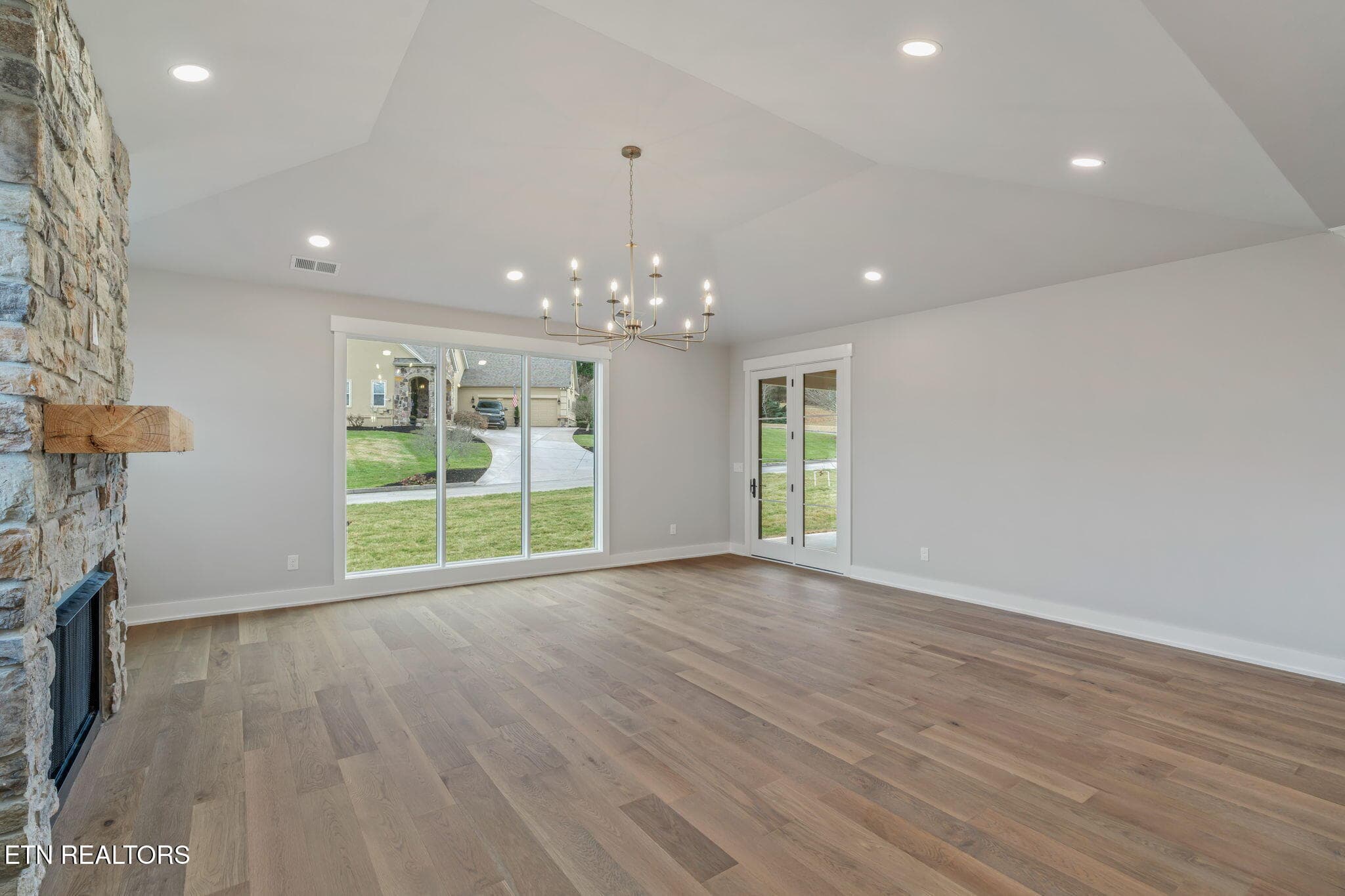 Great Room - 204 Goldcrest Drive, Vonore, TN 37885