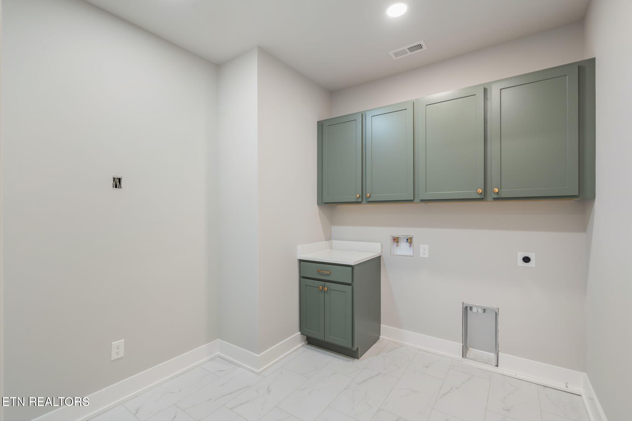Laundry Room - 204 Goldcrest Drive, Vonore, TN 37885