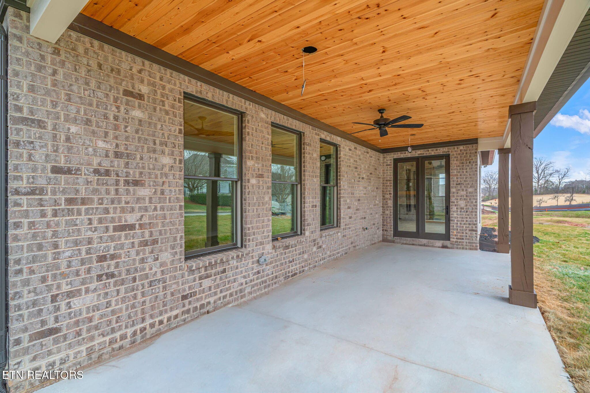 Covered Back Patio - 204 Goldcrest Drive, Vonore, TN 37885