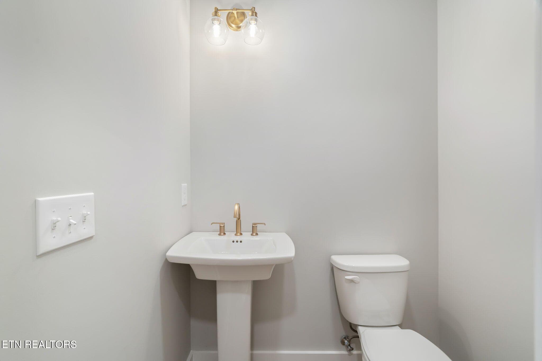 Half Bath - 204 Goldcrest Drive, Vonore, TN 37885