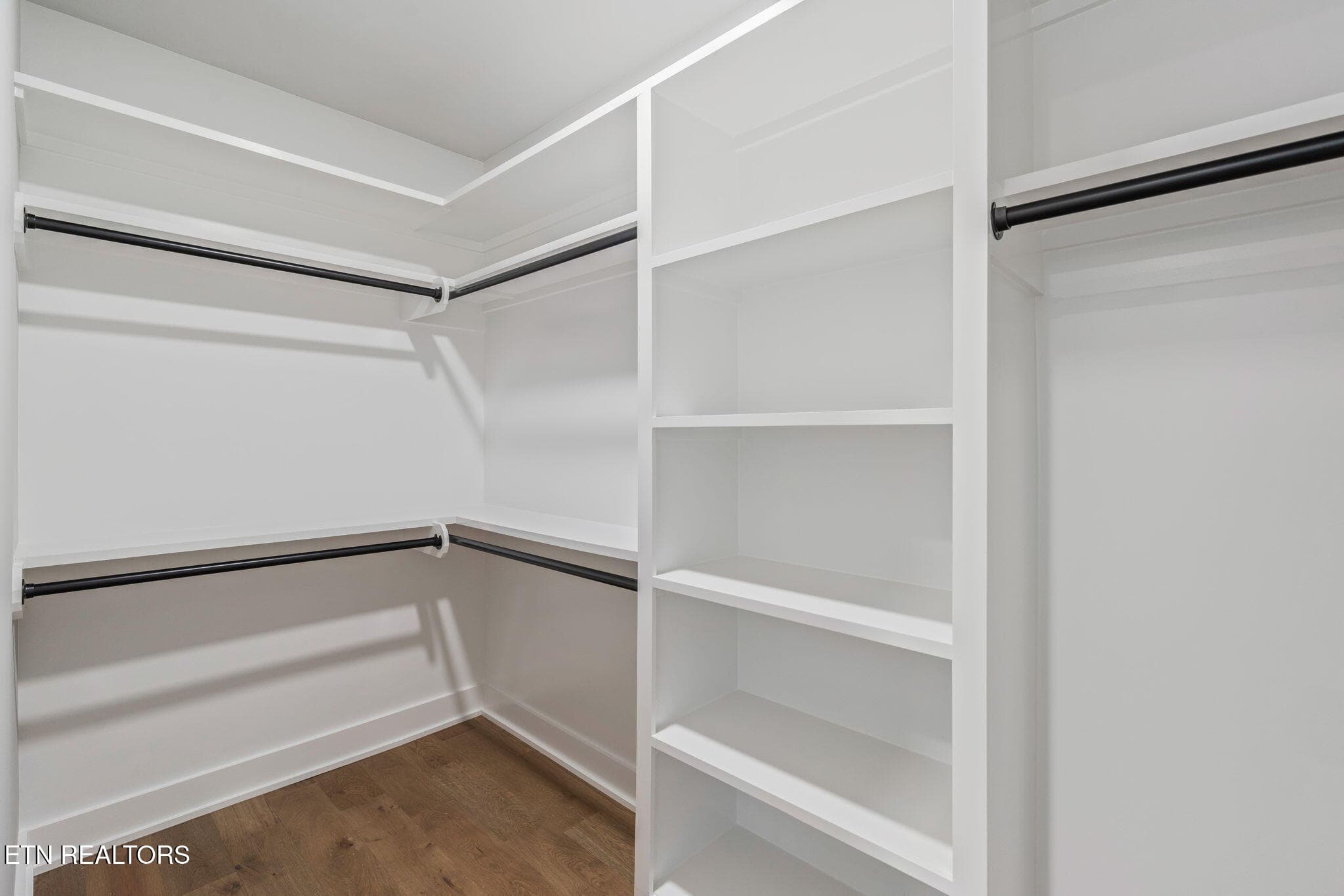 Custom Master Closet - 204 Goldcrest Drive, Vonore, TN 37885