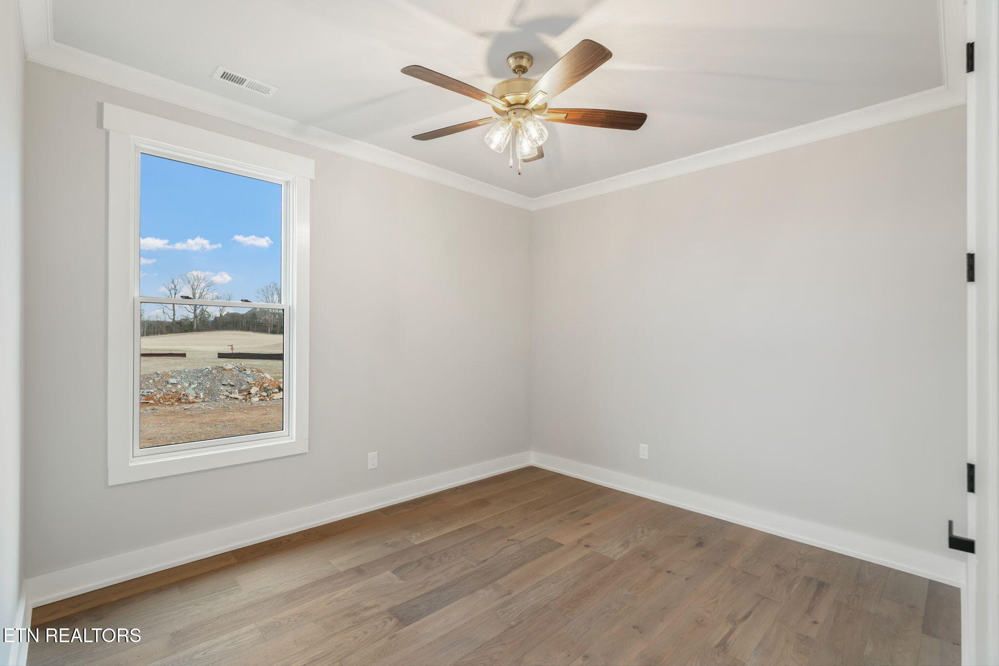 Guest Room - 204 Goldcrest Drive, Vonore, TN 37885
