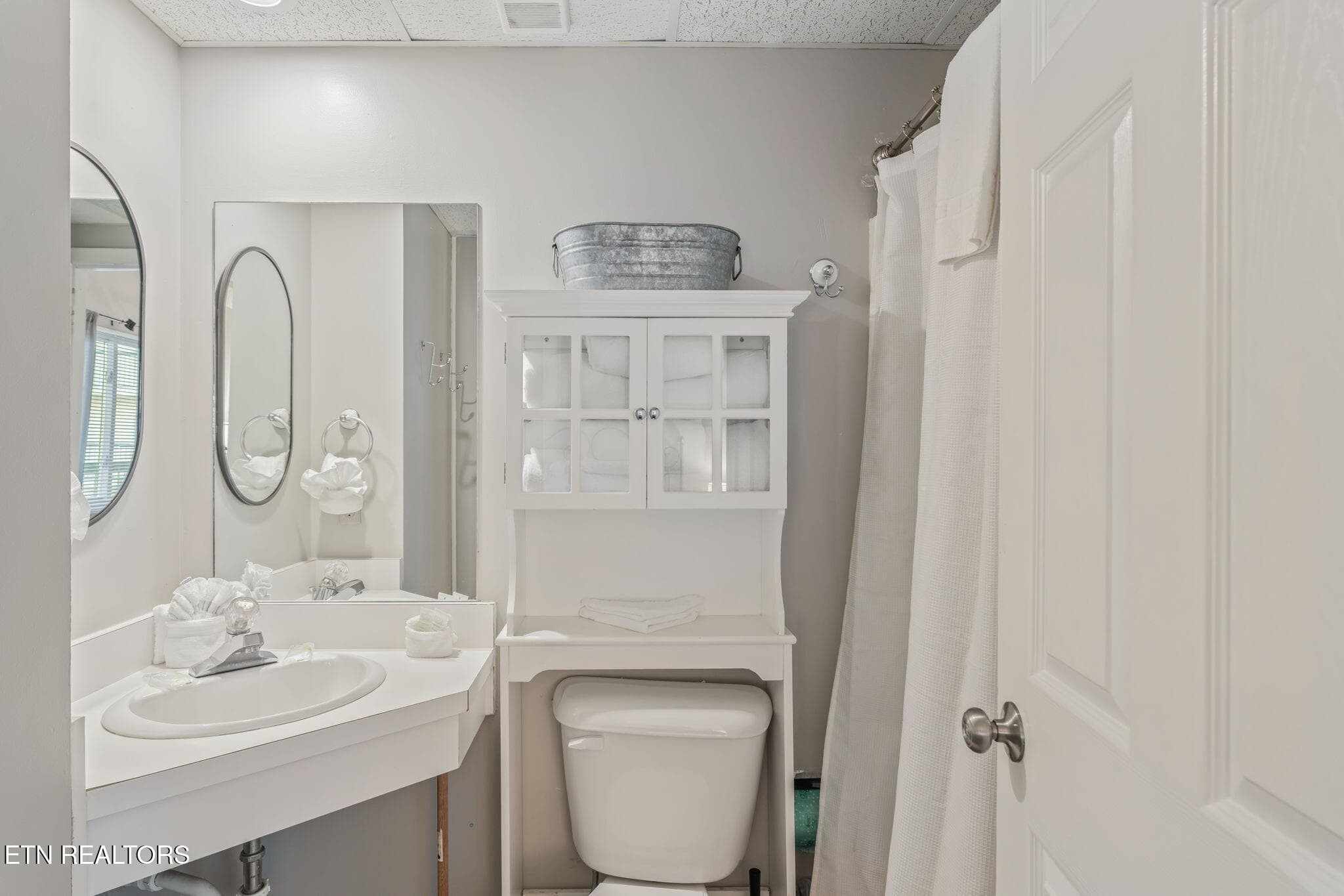 Bathroom #2 - 102 Baskins Creek Bypass 207, Gatlinburg, TN 37738, Gatlinburg