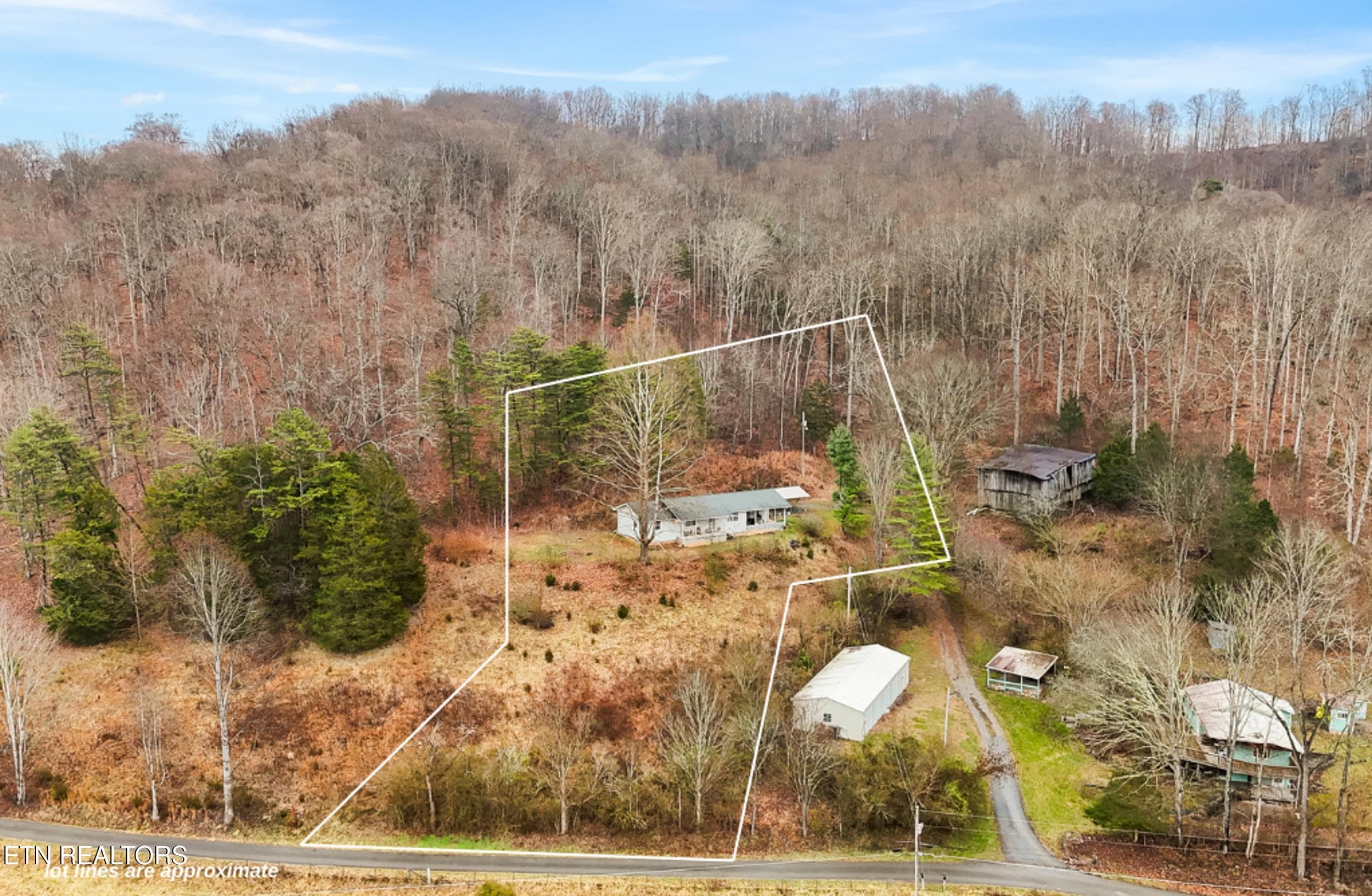 Lot lines are approximate (1024 x 669 px - 370 Vannoy Rd, Tazewell, TN 37879