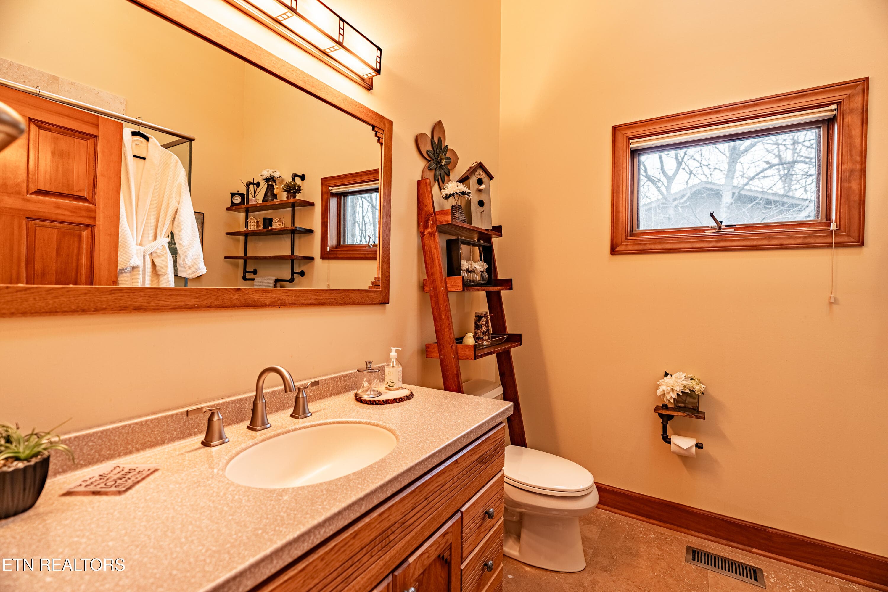 Guest House Bath - 11104 Poplar Ridge Rd, Knoxville, TN 37932, Knoxville