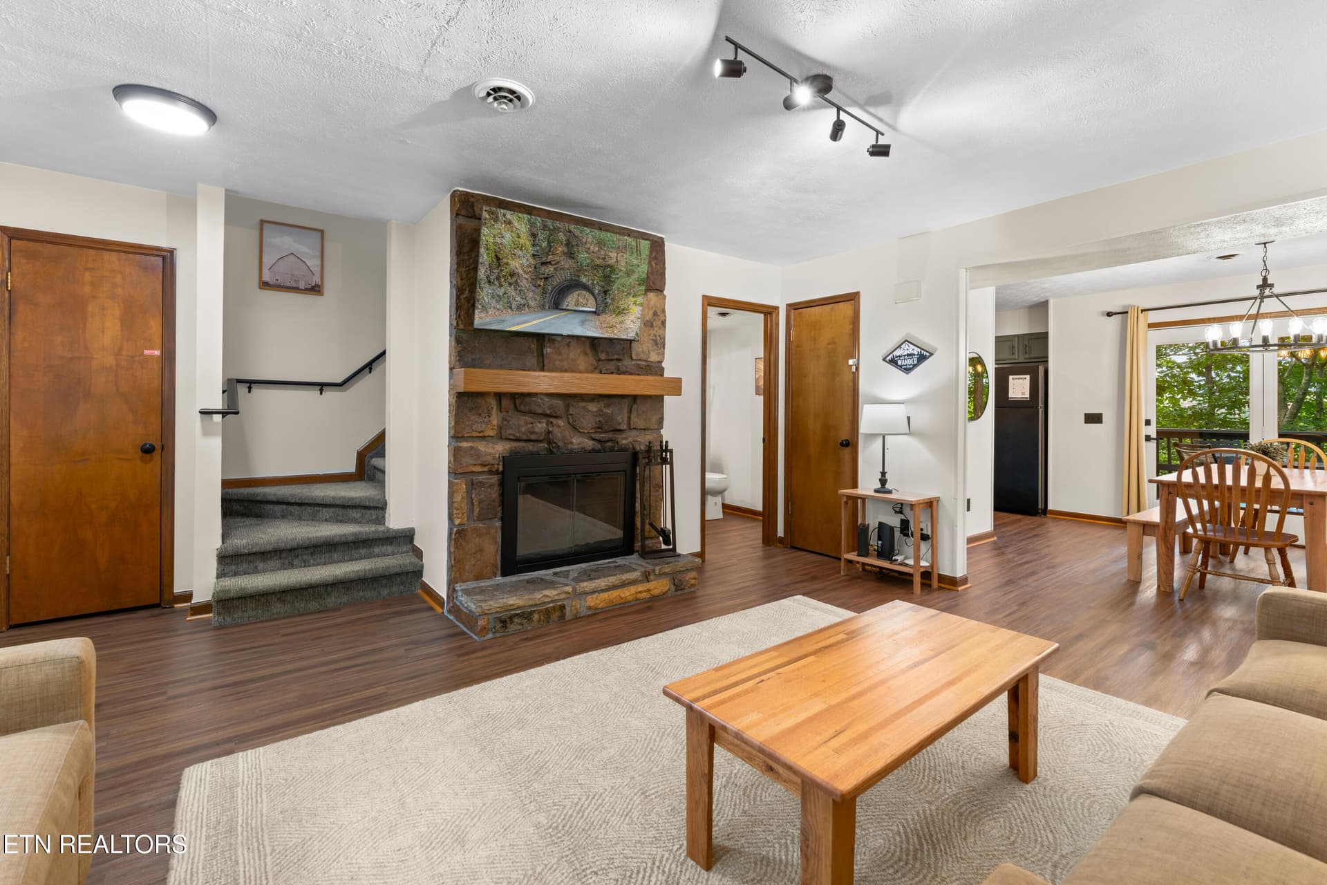 Pinecrest Townhomes - 121-01 - 3729 Plaza Way 121-126, Pigeon Forge, TN 37863