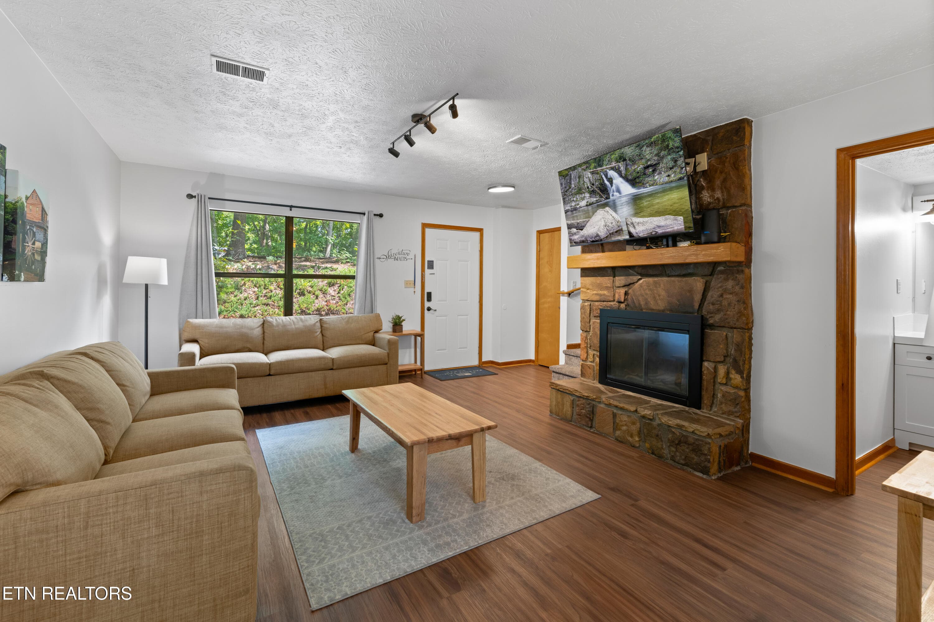Pinecrest Townhomes - 141-02 - 3729 Plaza Way 141, Pigeon Forge, TN 37863