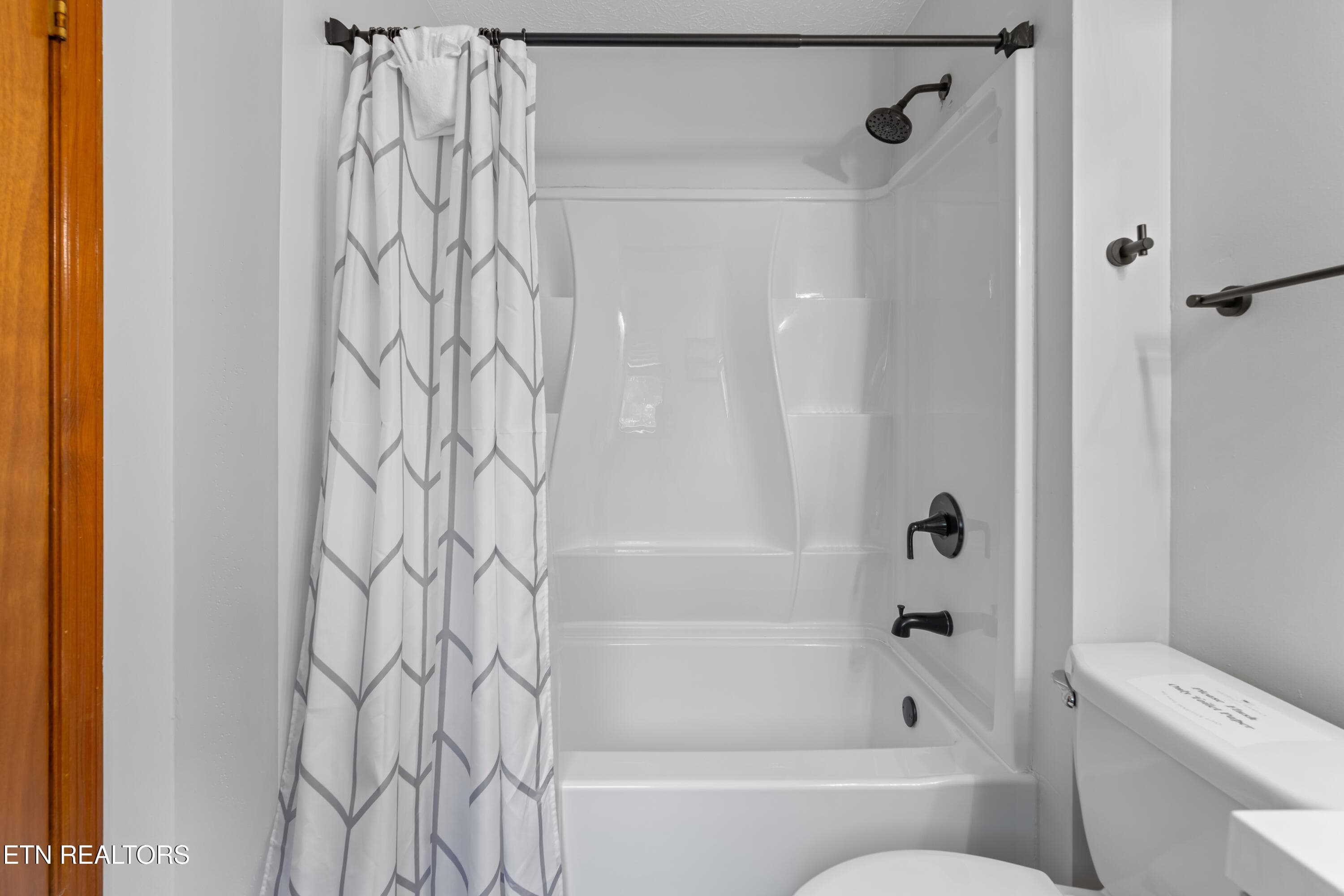 Pinecrest Townhomes - 141-11 - 3729 Plaza Way 141, Pigeon Forge, TN 37863
