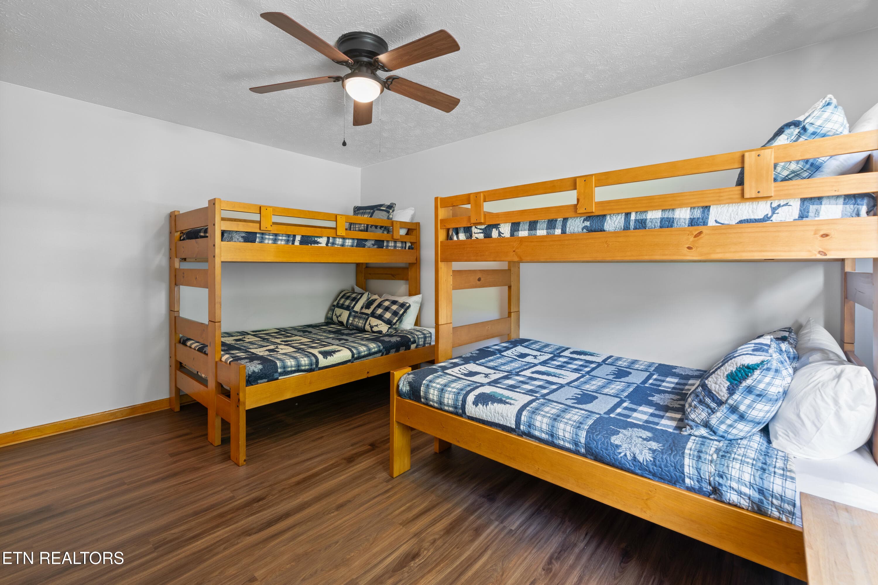 Pinecrest Townhomes - 141-13 - 3729 Plaza Way 141, Pigeon Forge, TN 37863