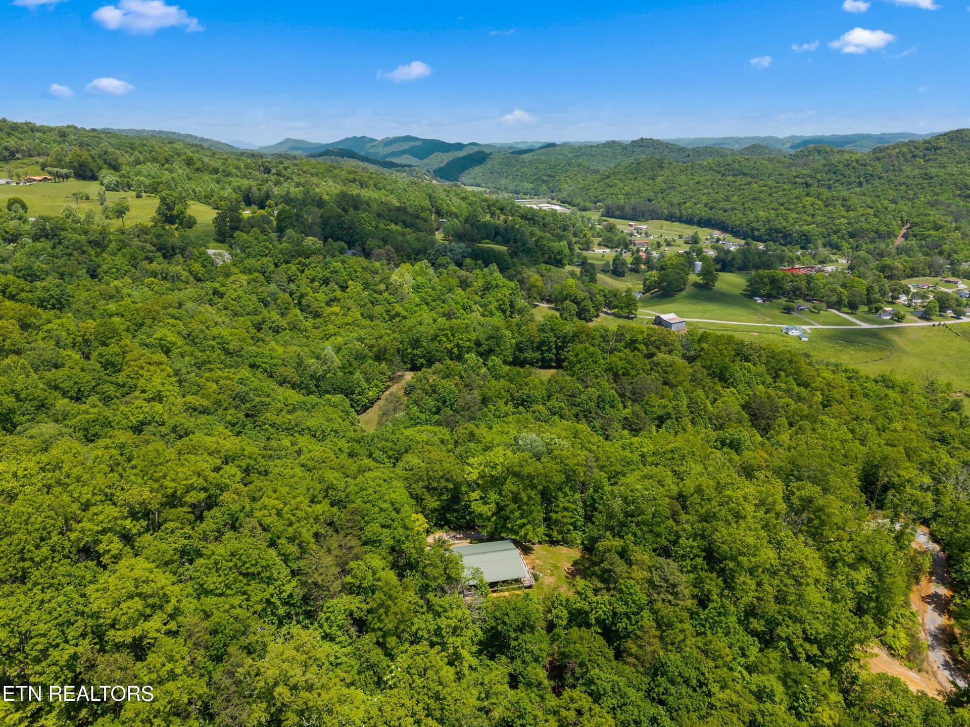 022-236BeechStreet-Sneedville-TN-37869-S - 236 Beech St, Sneedville, TN 37869