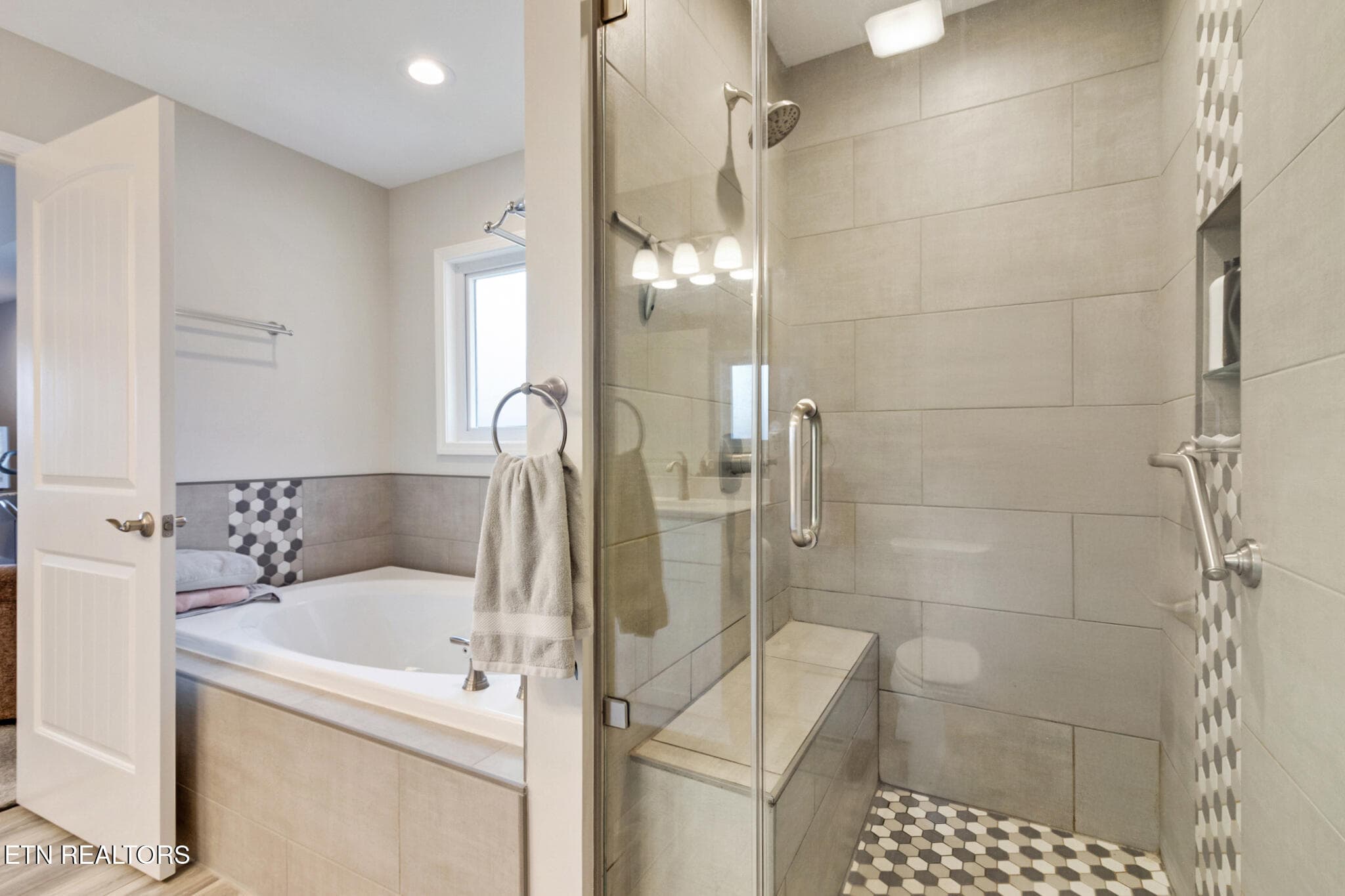 Master bath - 38 Markham Terrace, Crossville, TN 38558