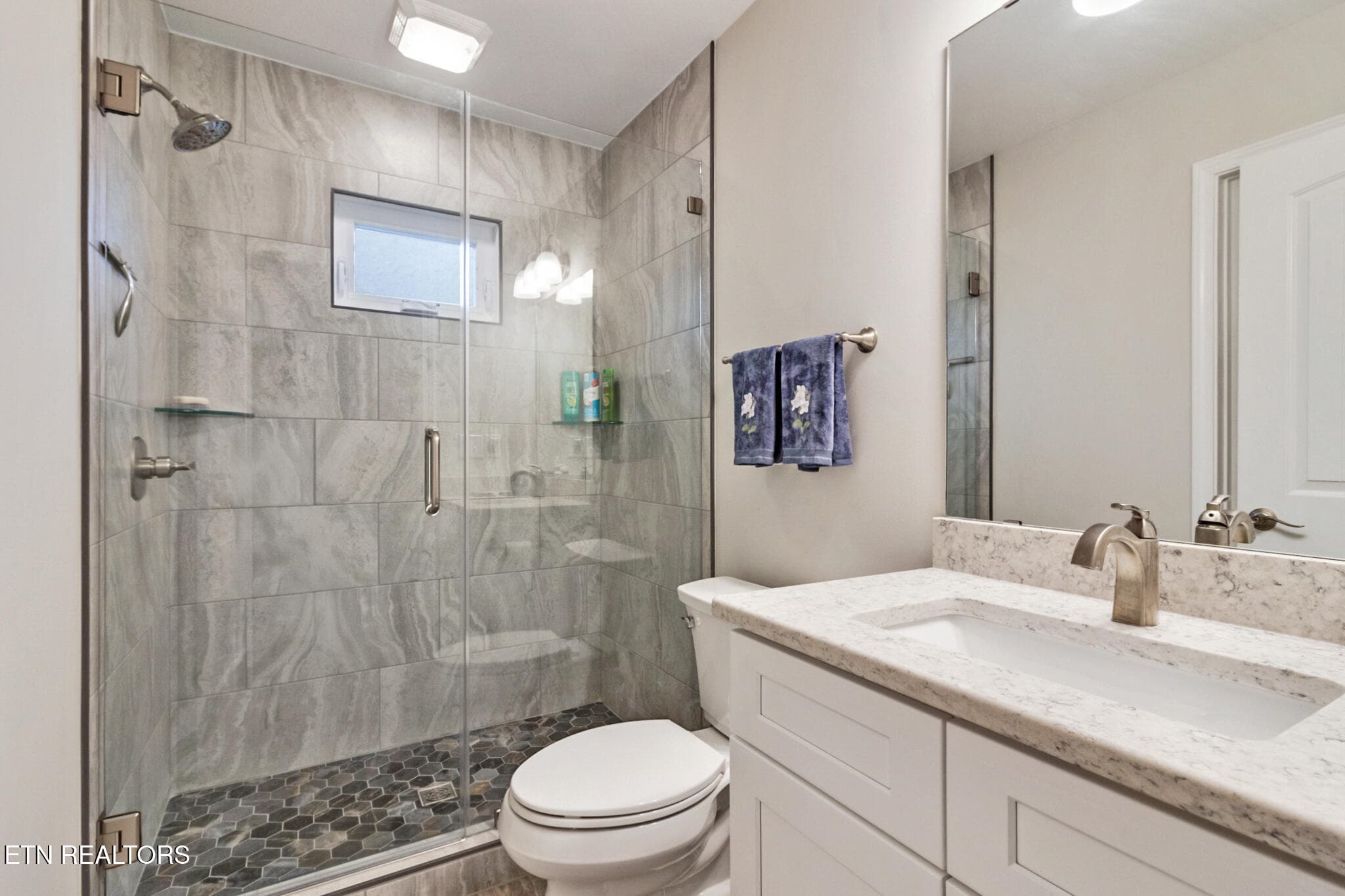 Bedroom 3 bath/Guest bath - 38 Markham Terrace, Crossville, TN 38558