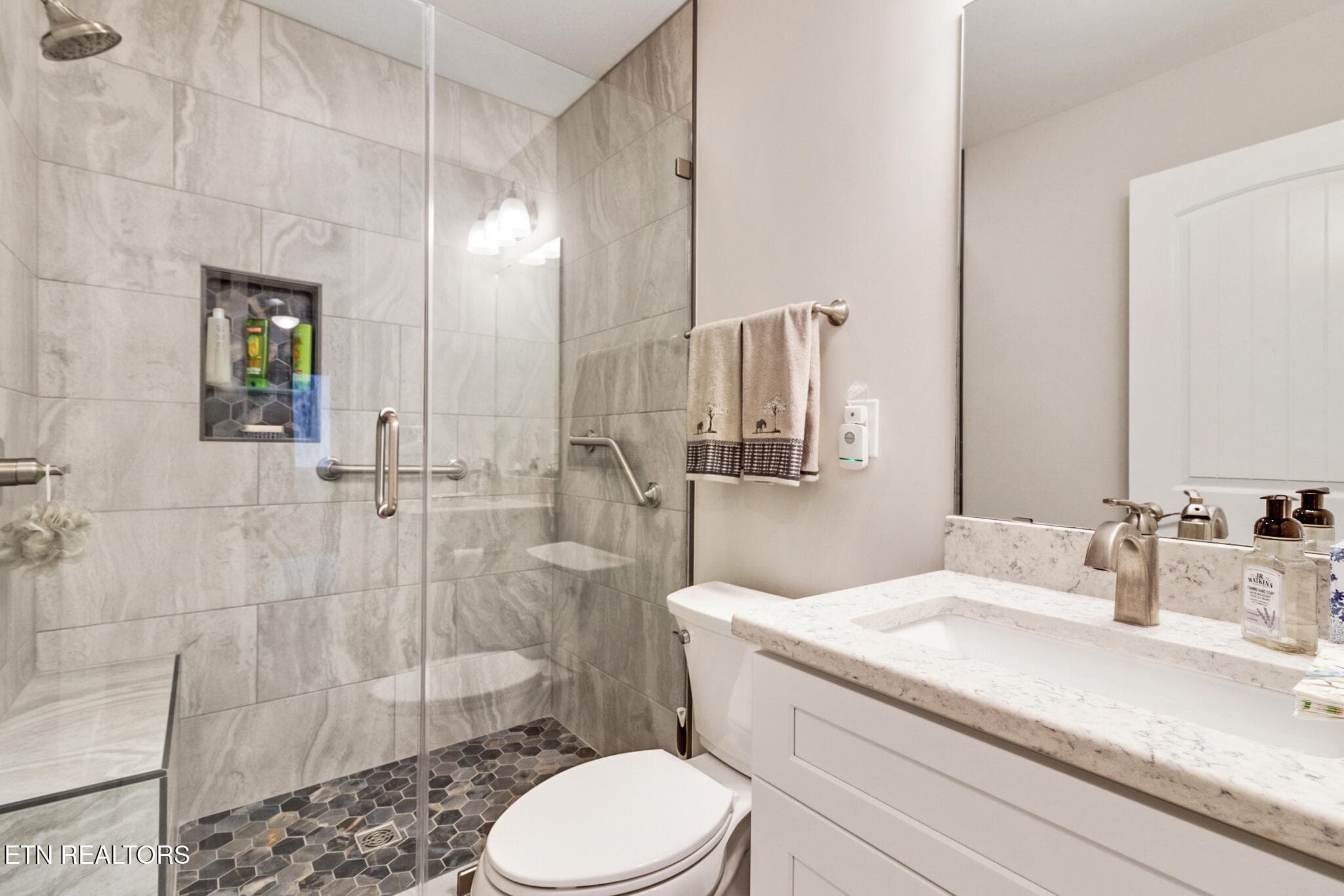 Guest bath by hot tub - 38 Markham Terrace, Crossville, TN 38558