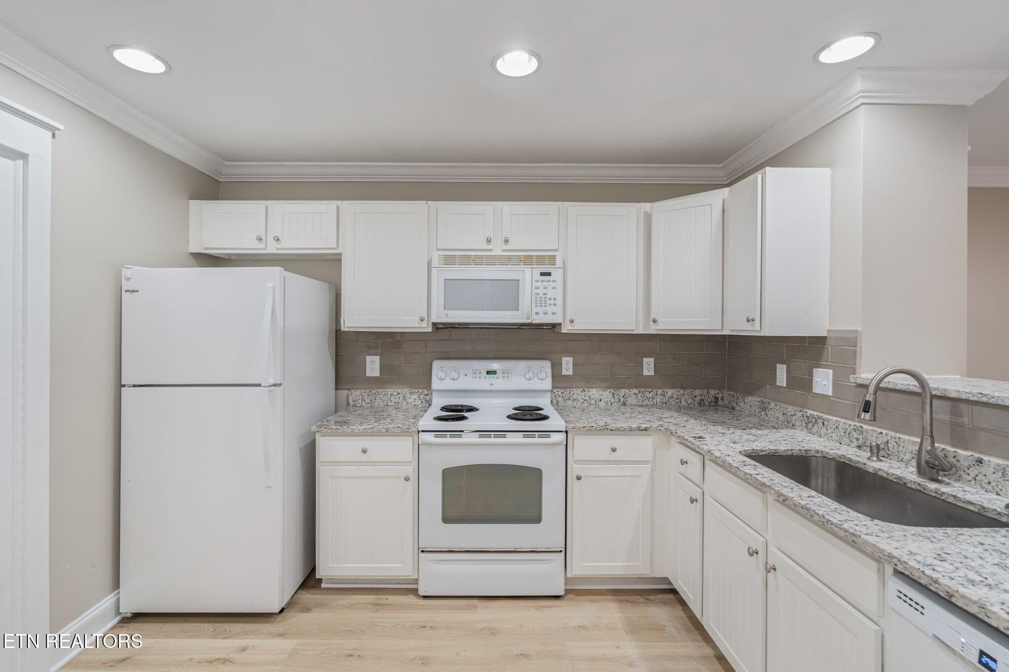 12-web-or-mls-3918 Cherokee Woods Way #1 - 3918 Cherokee Woods Way 104, Knoxville, TN 37920, Knoxville
