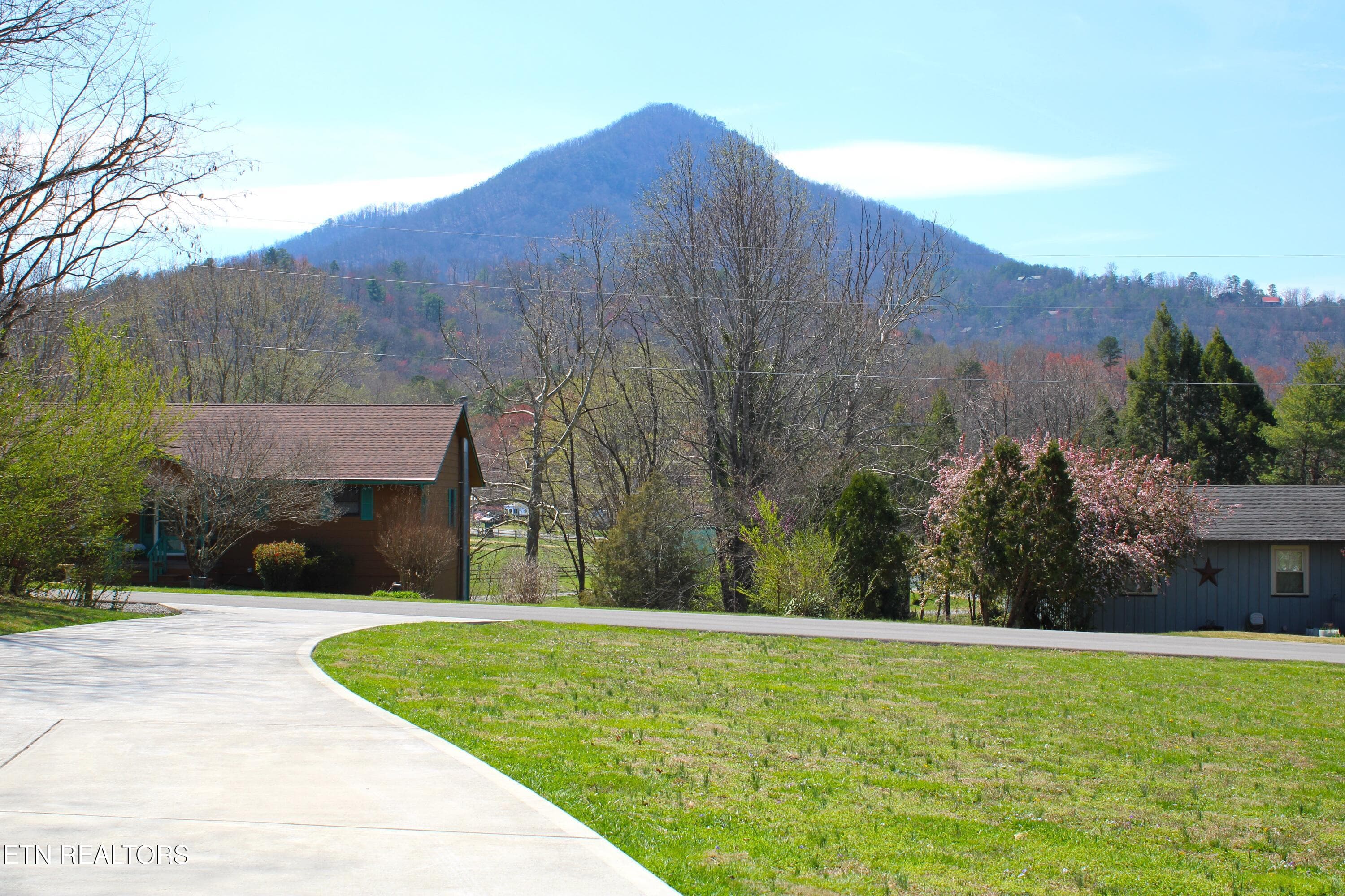 across st - 3623 Shelby Drive, Sevierville, TN 37862