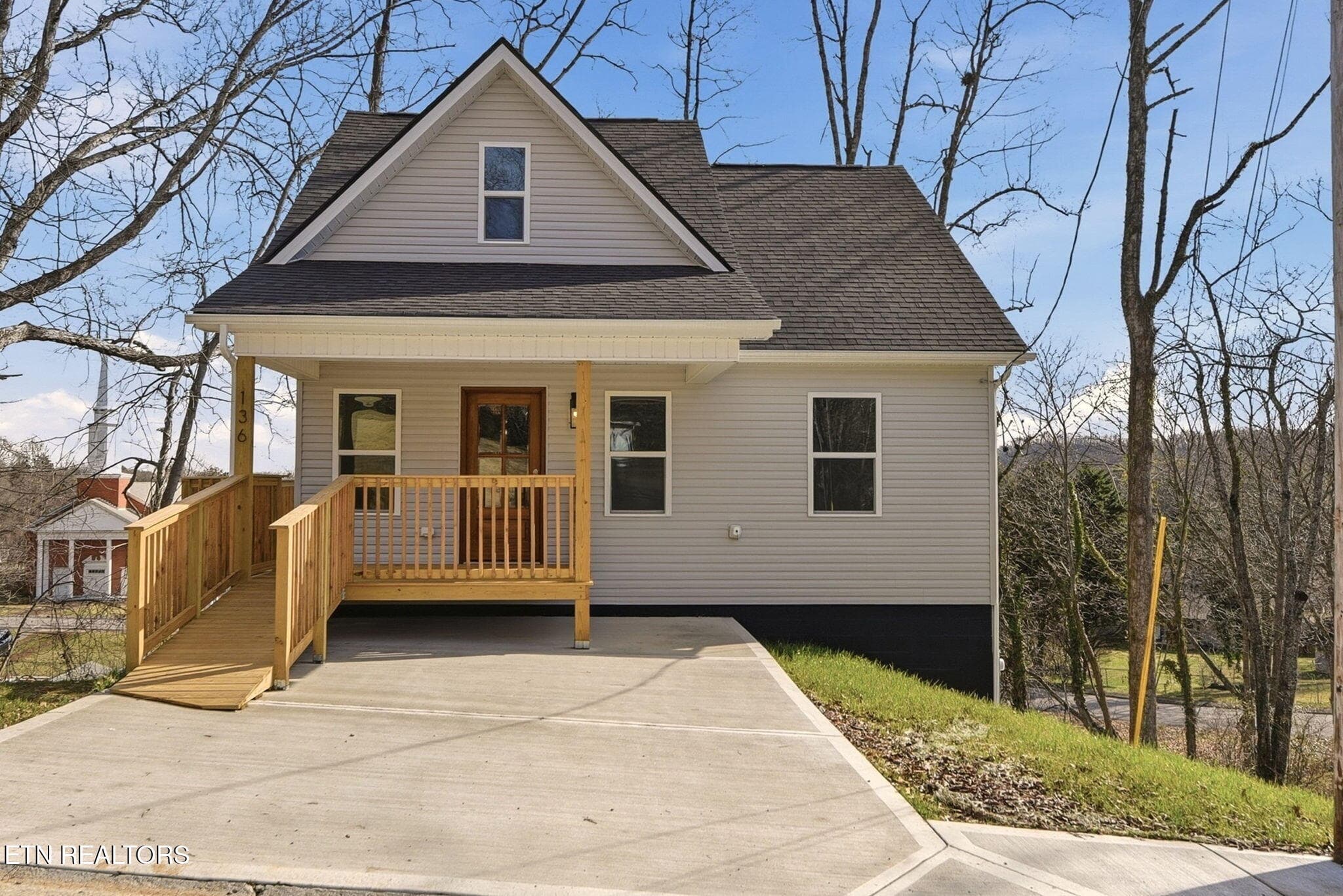 136 California Ave, Oak Ridge, TN 37830