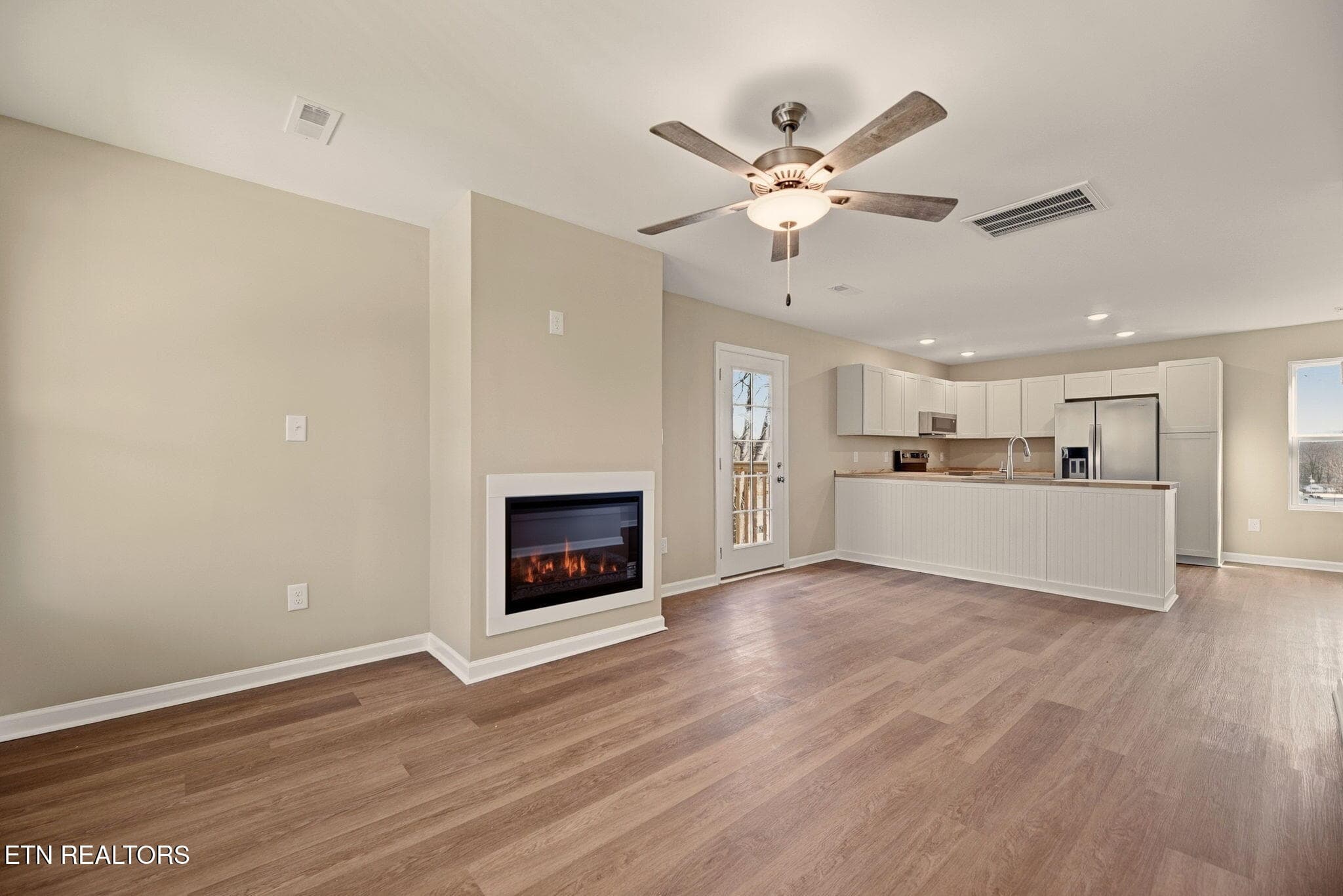 6-web-or-mls-Clfrn136 (17)_with_fire - 136 California Ave, Oak Ridge, TN 37830