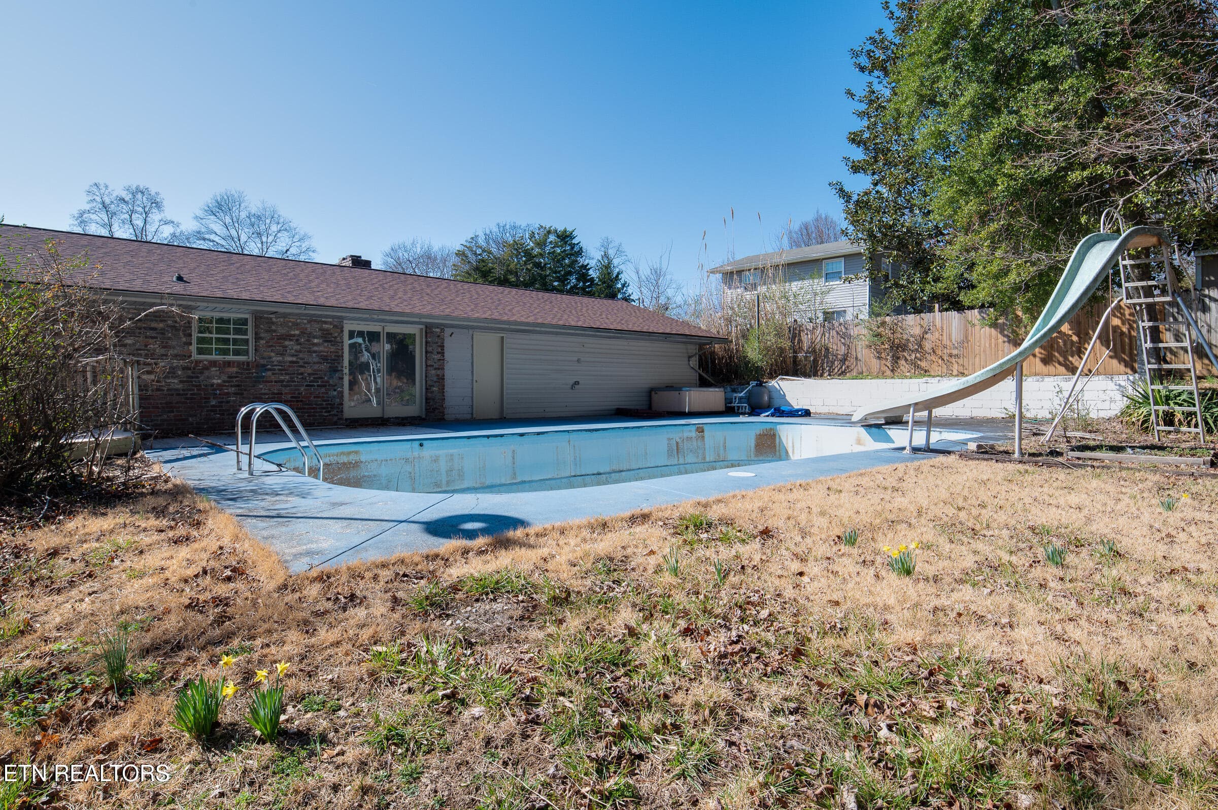 JBP_Monterey2405_2400px-16 - 2405 Monterey Rd, Knoxville, TN 37912