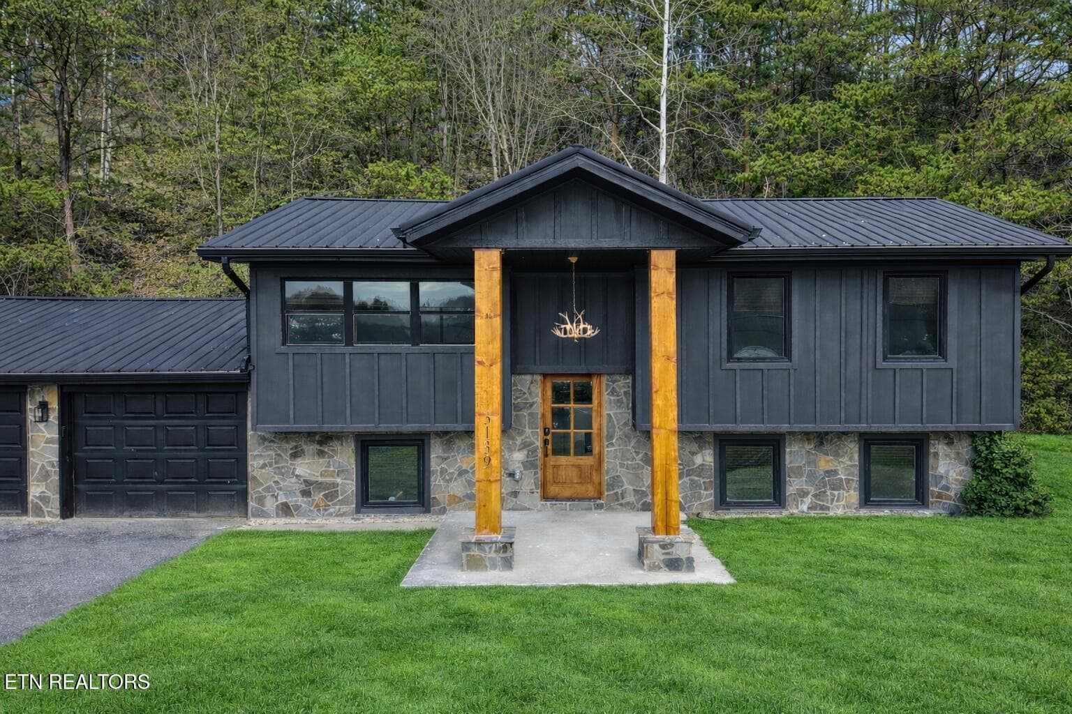 Front - 3139 Easy St, Pigeon Forge, TN 37862
