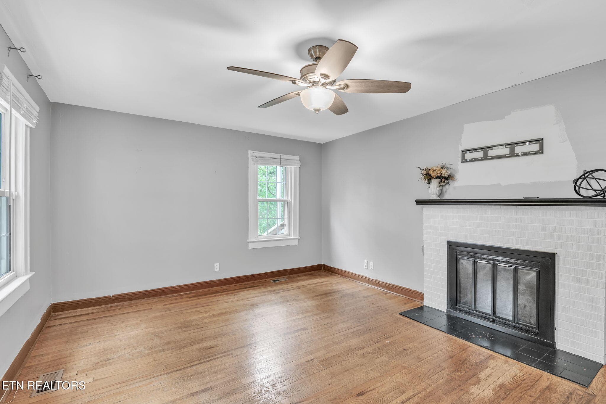 2-web-or-mls-1044 Parkway-1 - 1044 W Parkway Ave, Knoxville, TN 37912, Knoxville