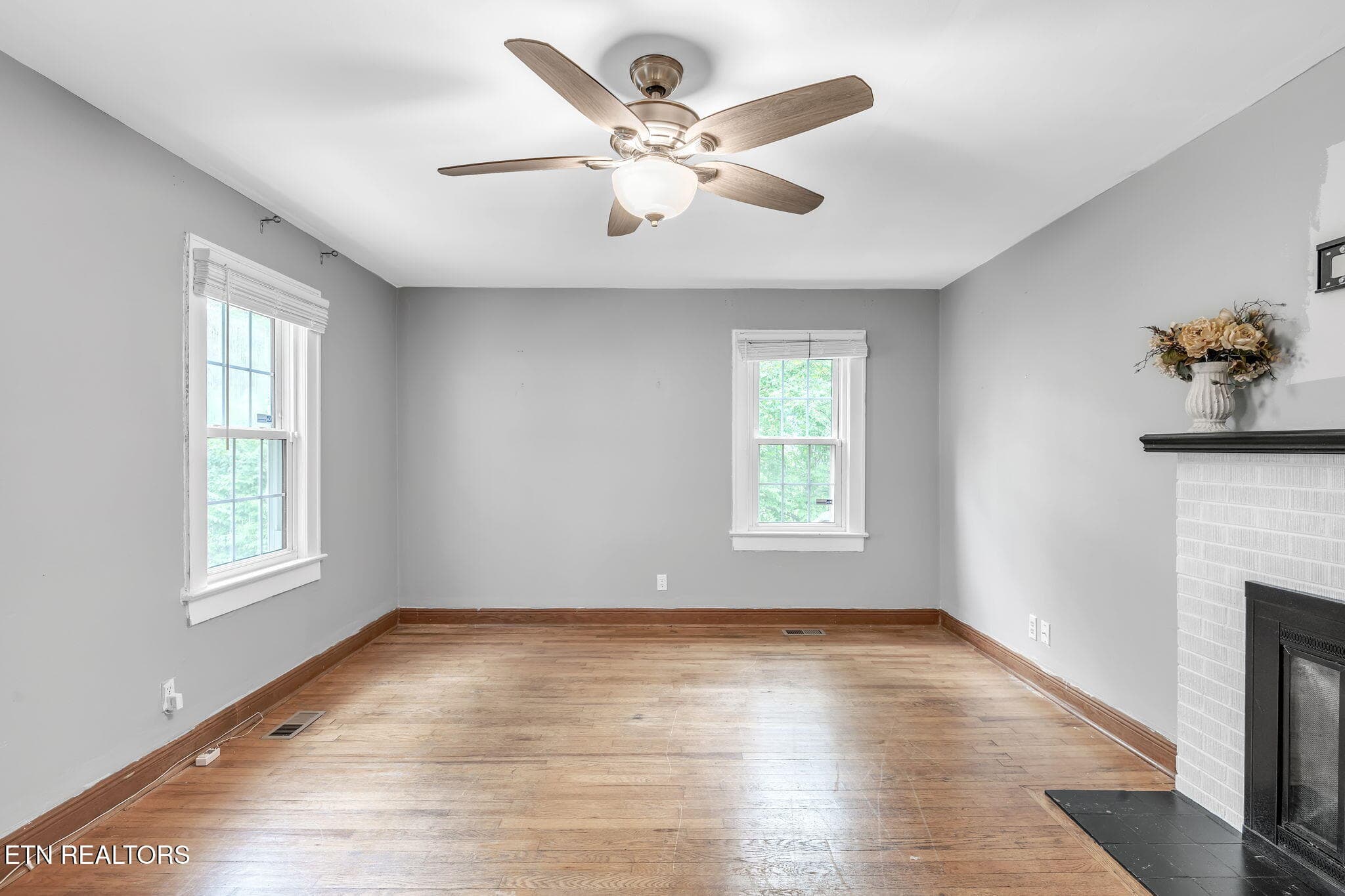3-web-or-mls-1044 Parkway-4 - 1044 W Parkway Ave, Knoxville, TN 37912, Knoxville