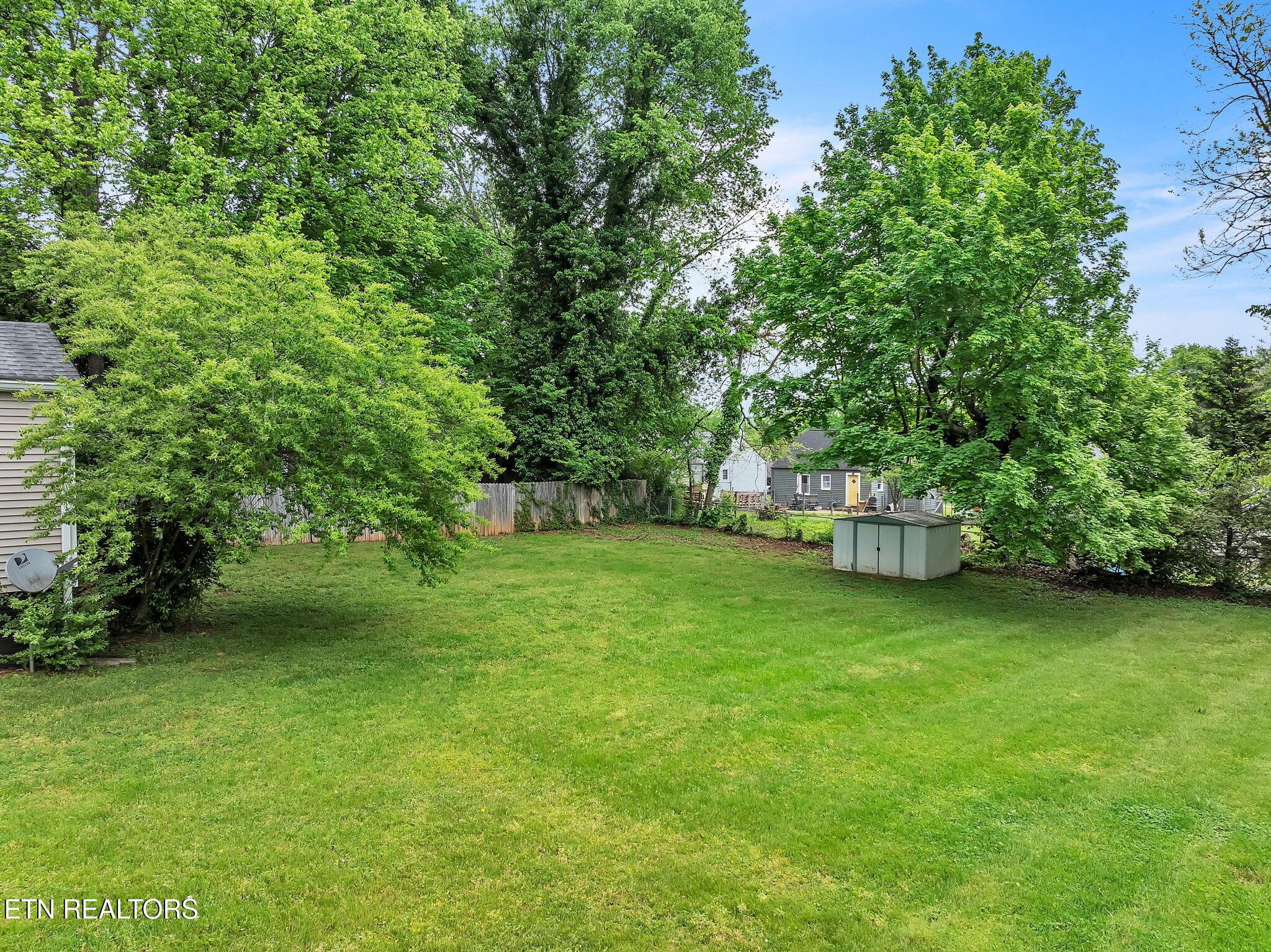 5-web-or-mls-1044 Parkway-8-2 - 1044 W Parkway Ave, Knoxville, TN 37912, Knoxville