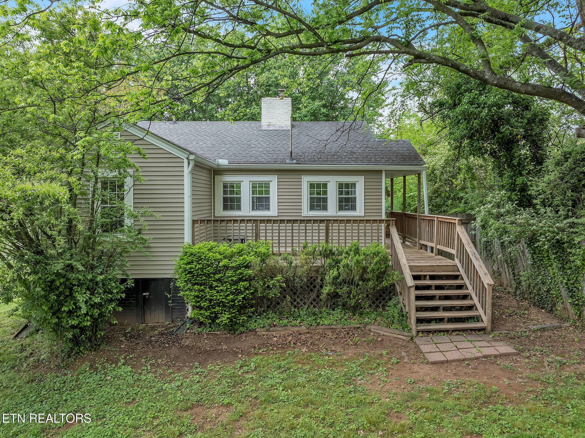 6-web-or-mls-1044 Parkway-10-2 - 1044 W Parkway Ave, Knoxville, TN 37912, Knoxville