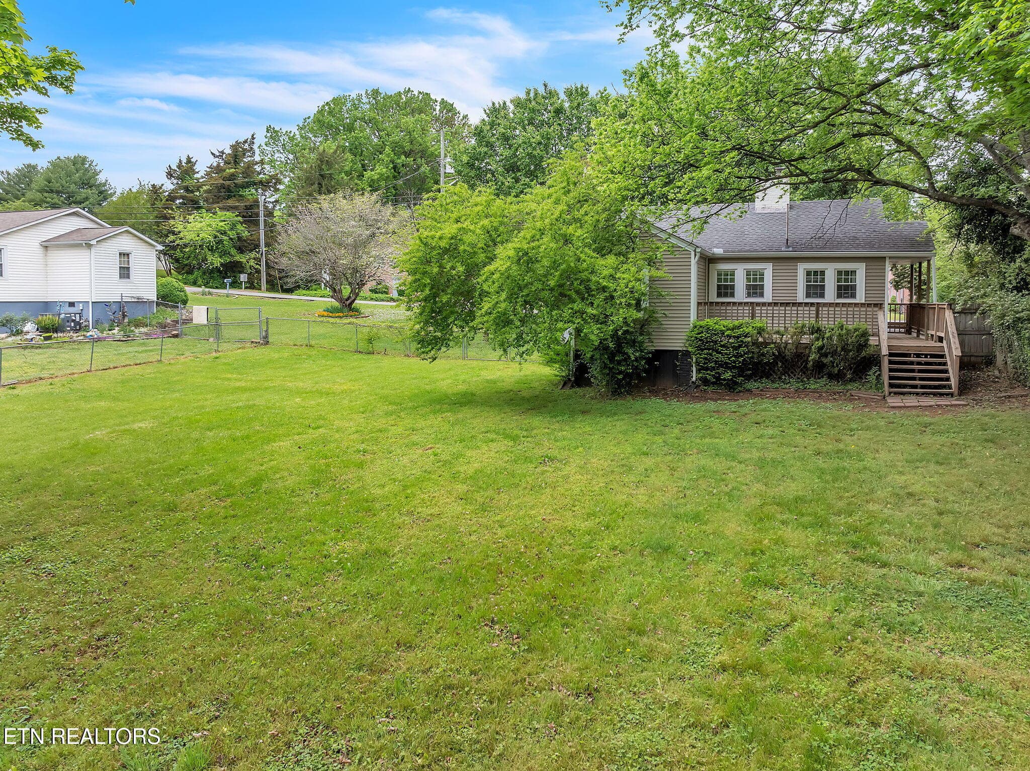 9-web-or-mls-1044 Parkway-14-2 - 1044 W Parkway Ave, Knoxville, TN 37912, Knoxville