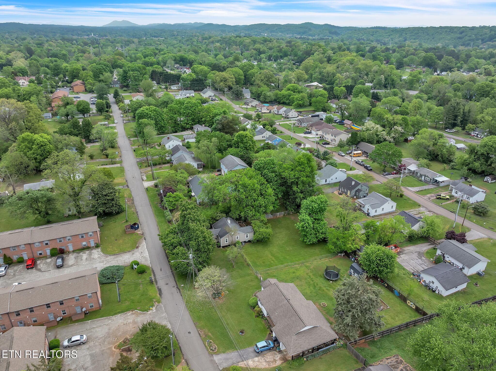 11-web-or-mls-1044 Parkway-17-2 - 1044 W Parkway Ave, Knoxville, TN 37912, Knoxville
