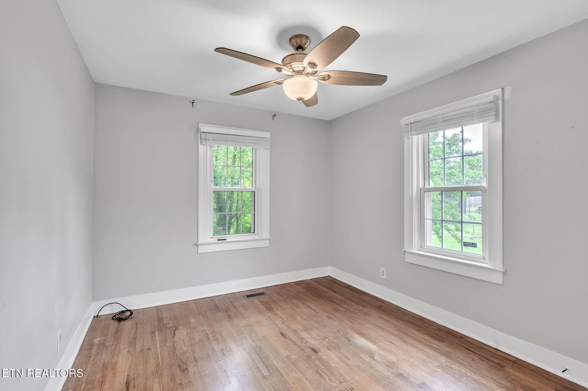 12-web-or-mls-1044 Parkway-19 - 1044 W Parkway Ave, Knoxville, TN 37912, Knoxville