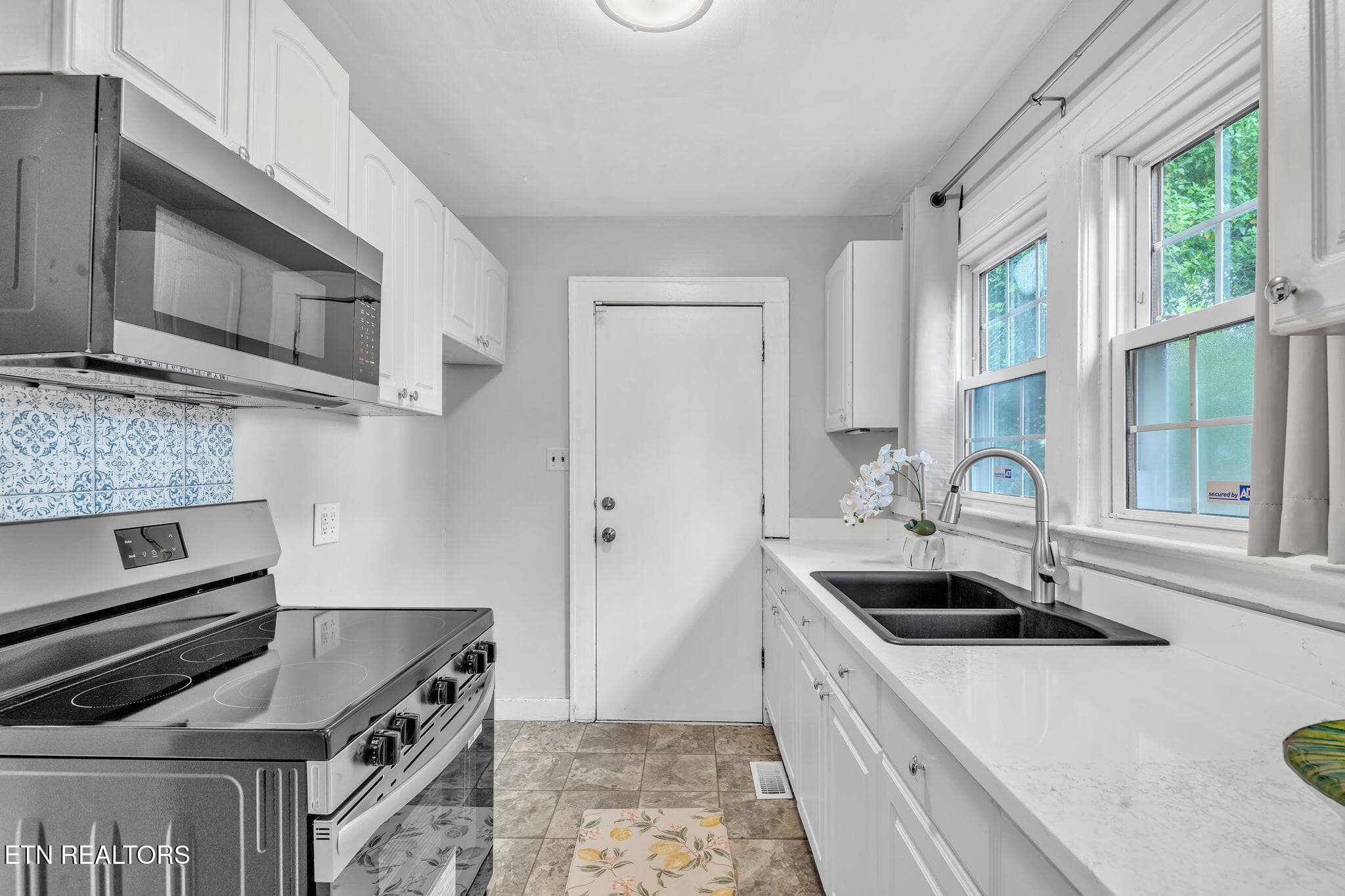 13-web-or-mls-1044 Parkway-22 - 1044 W Parkway Ave, Knoxville, TN 37912, Knoxville