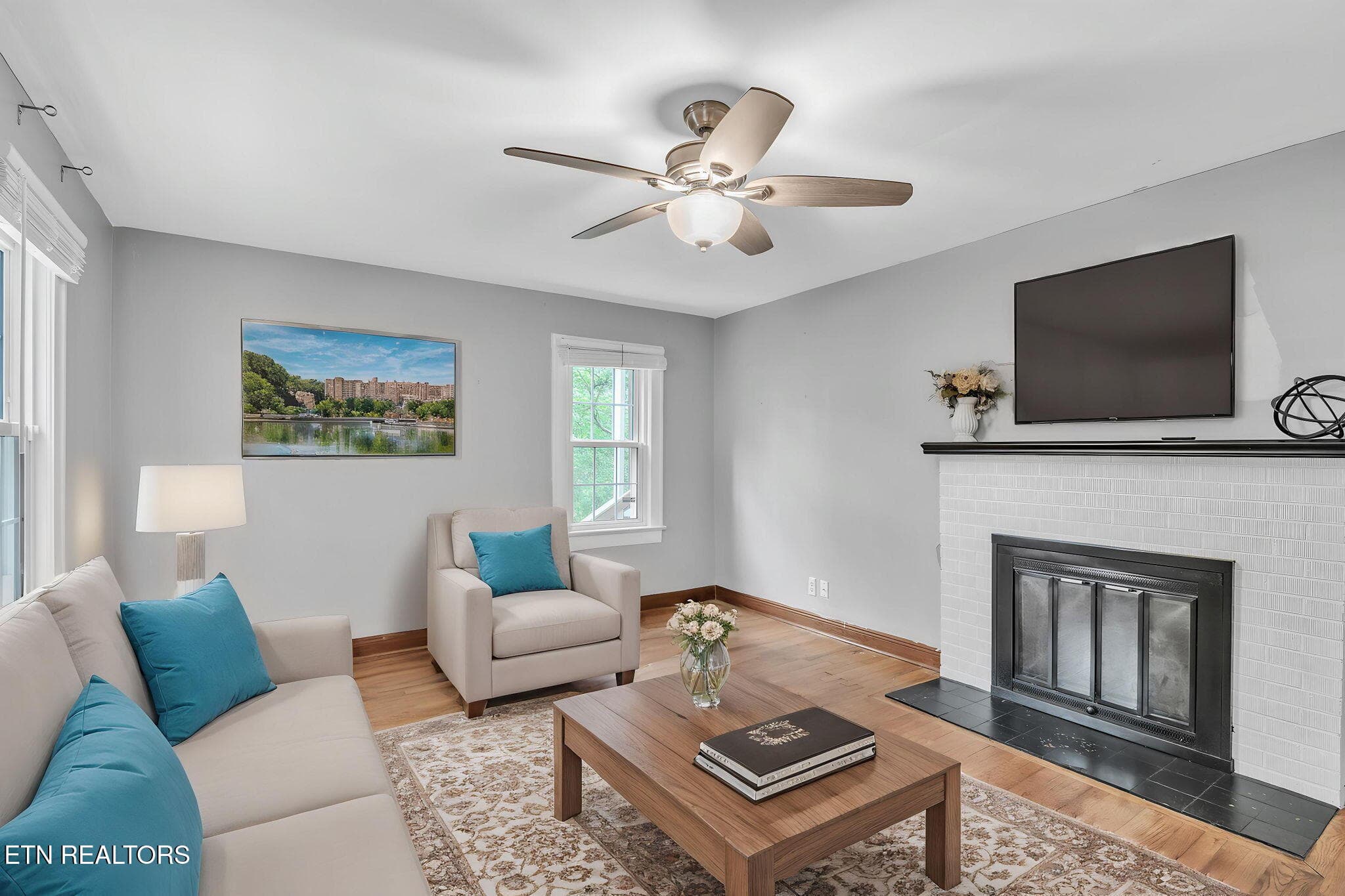 20-web-or-mls-1044-Parkway-1 - Living Ro - 1044 W Parkway Ave, Knoxville, TN 37912, Knoxville
