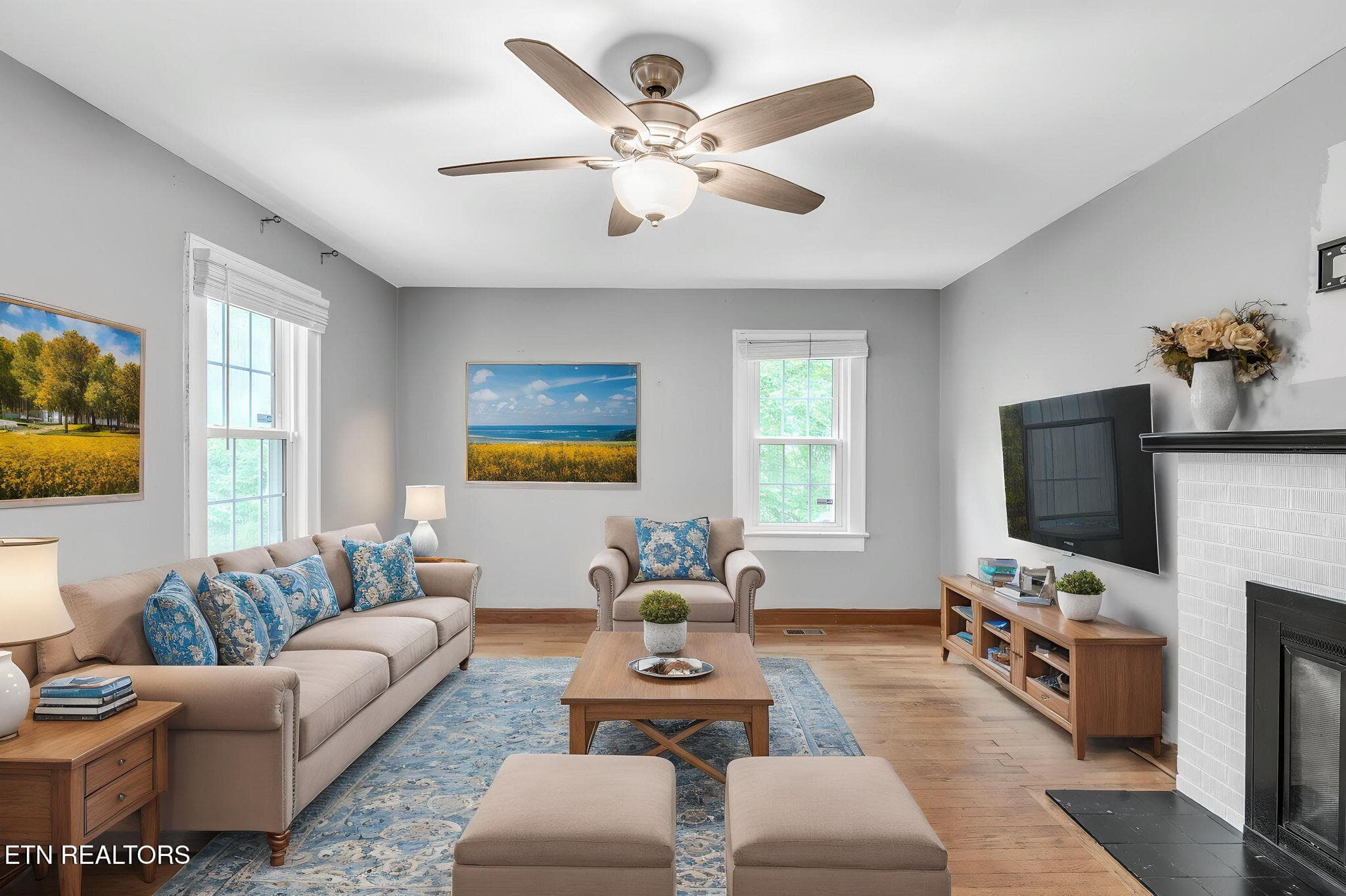 21-web-or-mls-1044-Parkway-4 - Living Ro - 1044 W Parkway Ave, Knoxville, TN 37912, Knoxville