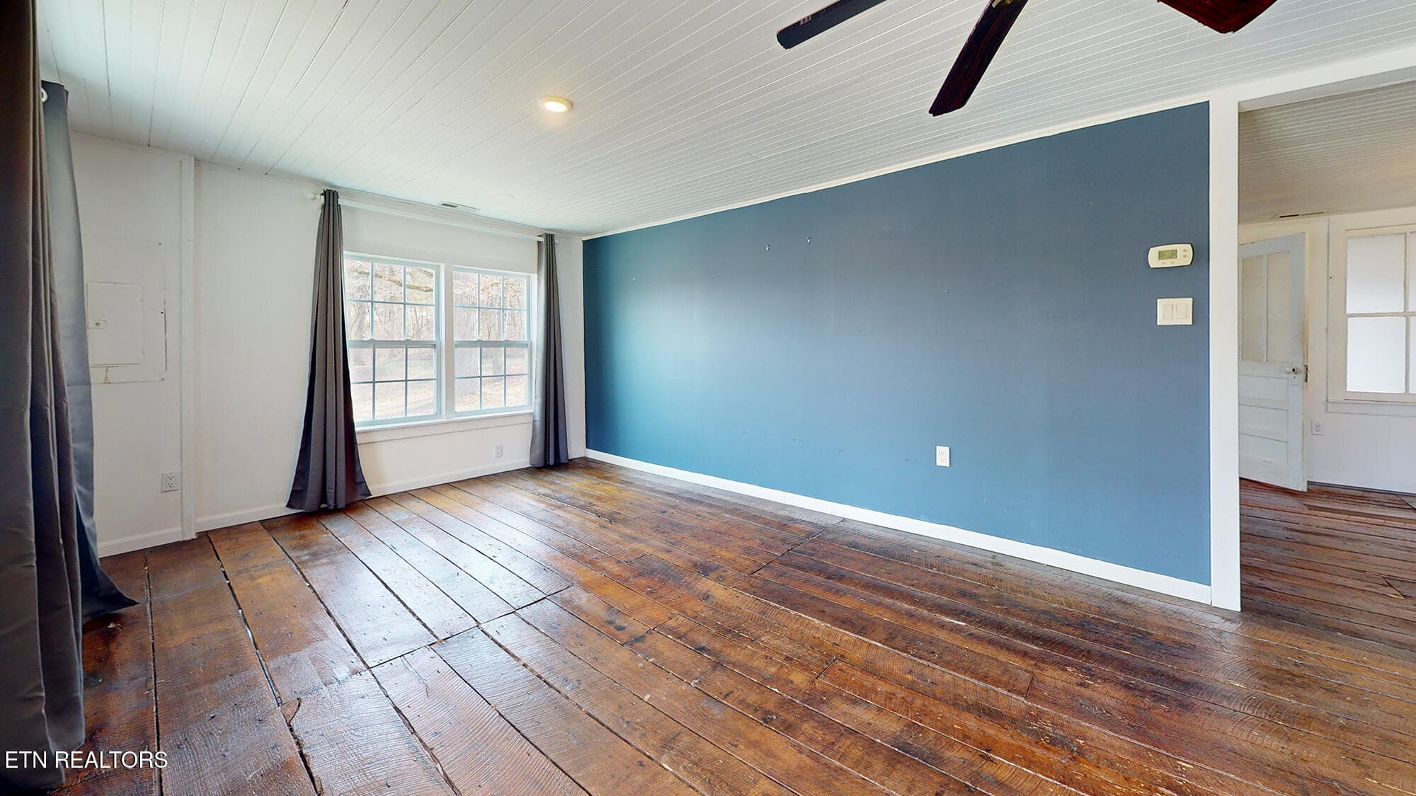 Living-Room - 301 Gage Rd, Philadelphia, TN 37846