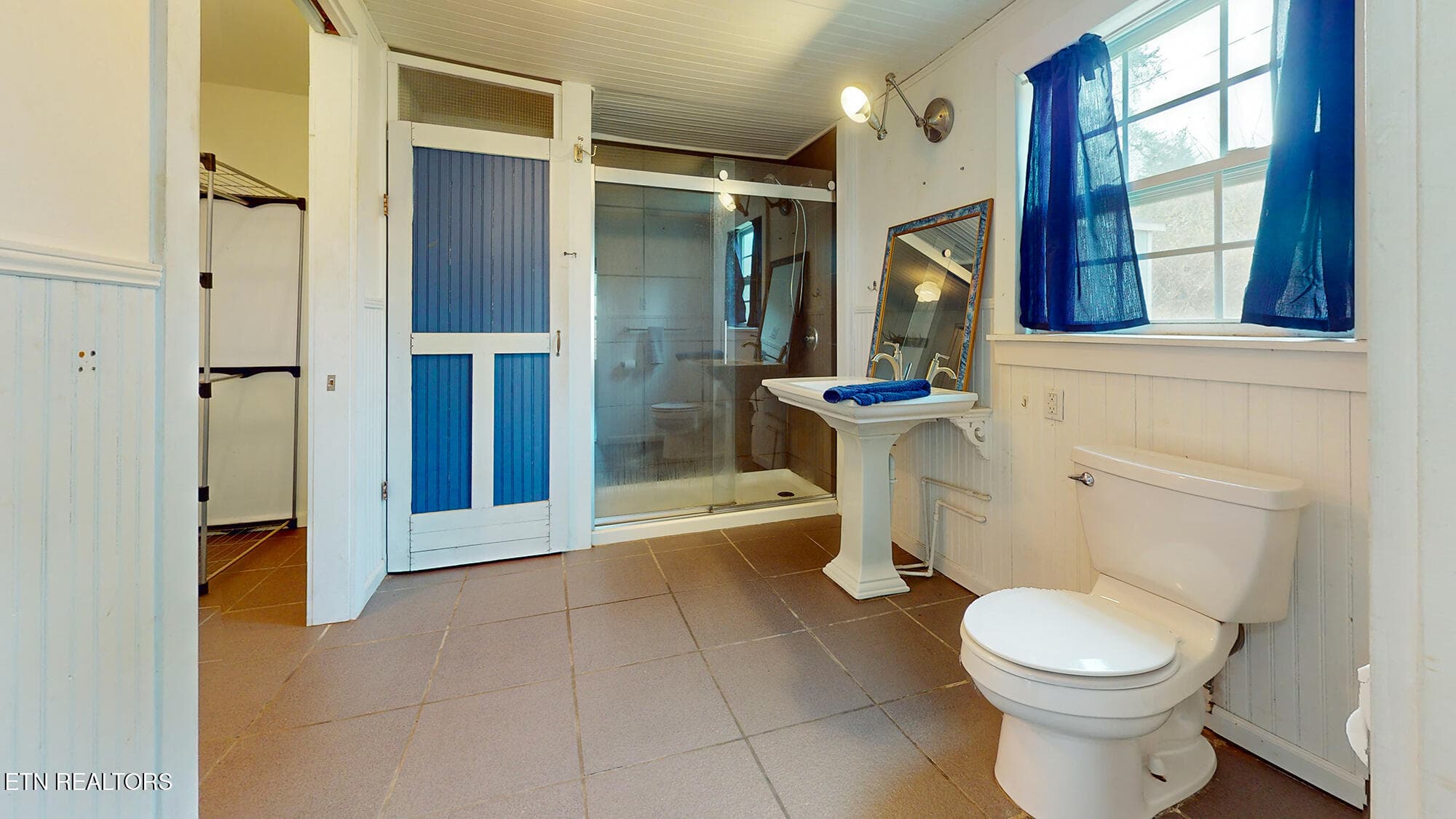 bathroom - 301 Gage Rd, Philadelphia, TN 37846