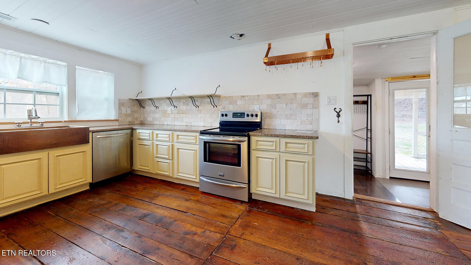 Kitchen - 301 Gage Rd, Philadelphia, TN 37846