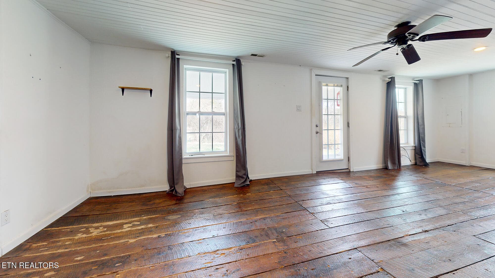 Living-Room-2 - 301 Gage Rd, Philadelphia, TN 37846