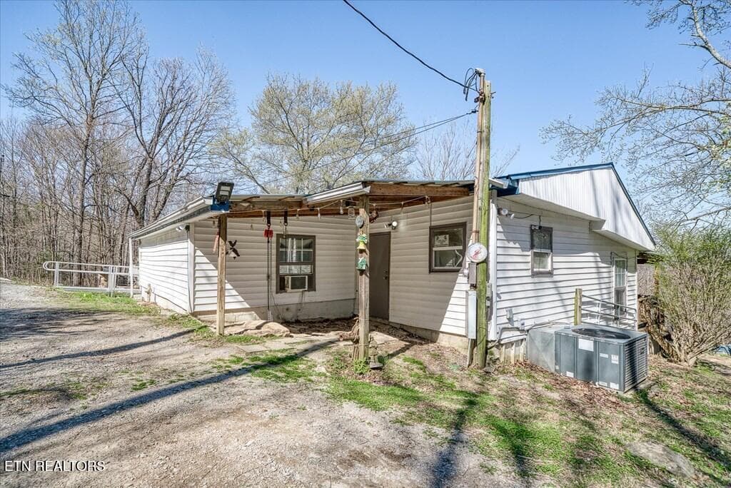 235522_2 - 618 Old Baker Mtn Rd, Spencer, TN 38585