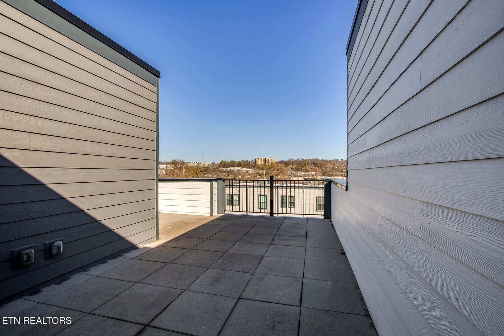 36_RiverForkWay_1108_Deck01 - 1108 River Fork Way, Knoxville, TN 37920, Knoxville
