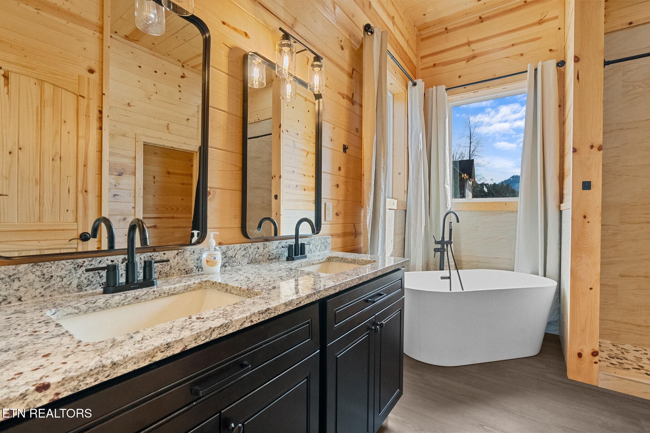 dsc01048 - 2749 Owls Cove Way, Sevierville, TN 37862