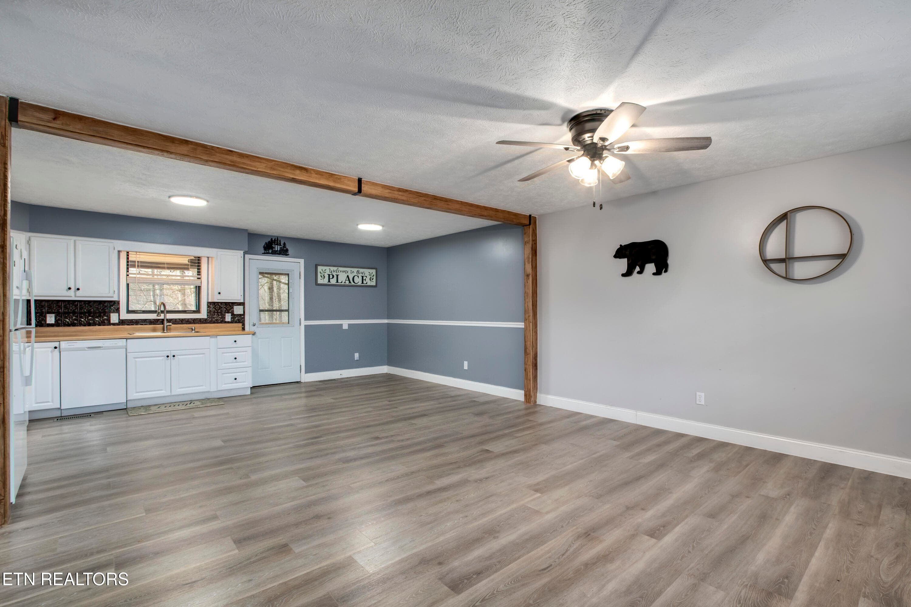 06_SourdoughHollowRoad_521_Living01 - 521 Sourdough Hollow Rd, Kodak, TN 37764